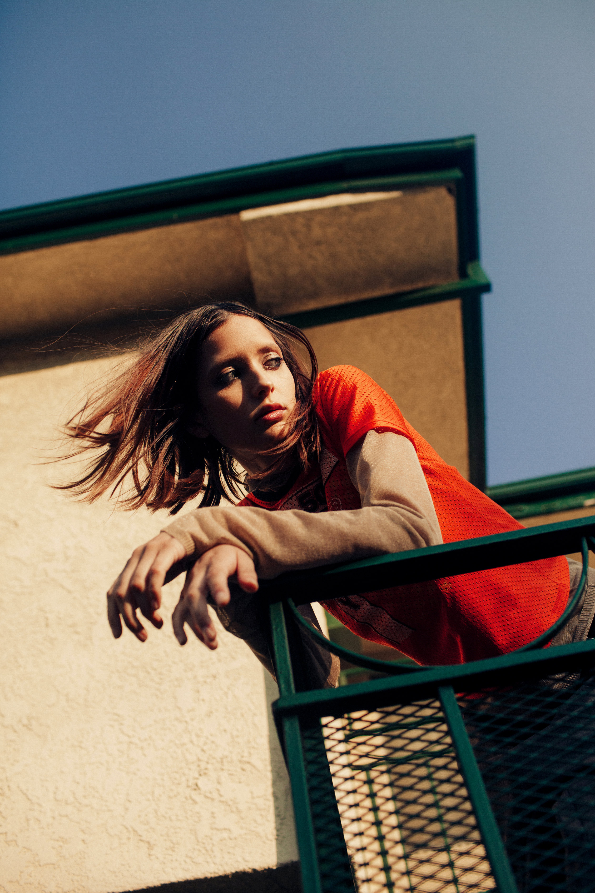 long sleeve mock turtle neck PARI DESAI , jersey mesh t-shirt BILLY LA , trousers CHAPTER