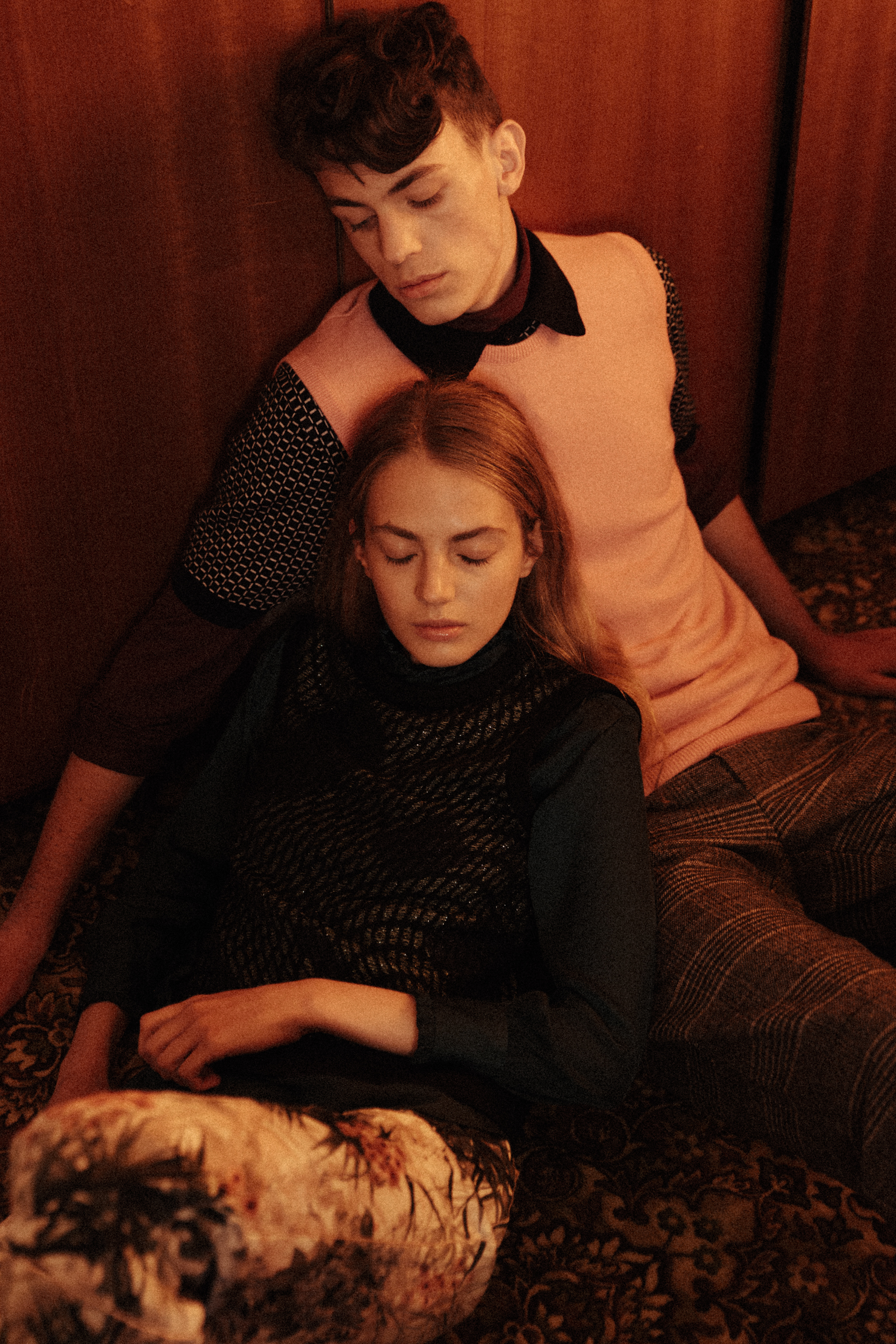 FLORIAN wears pullunder JIL SANDER , turtleneck SCOTCH&SODA , knit shirt PETER WERTH , trousers MAISON MARTIN MARGIELA 14 , VIVIANE wears pullunder MISSONI, shirt + trousers ZARA