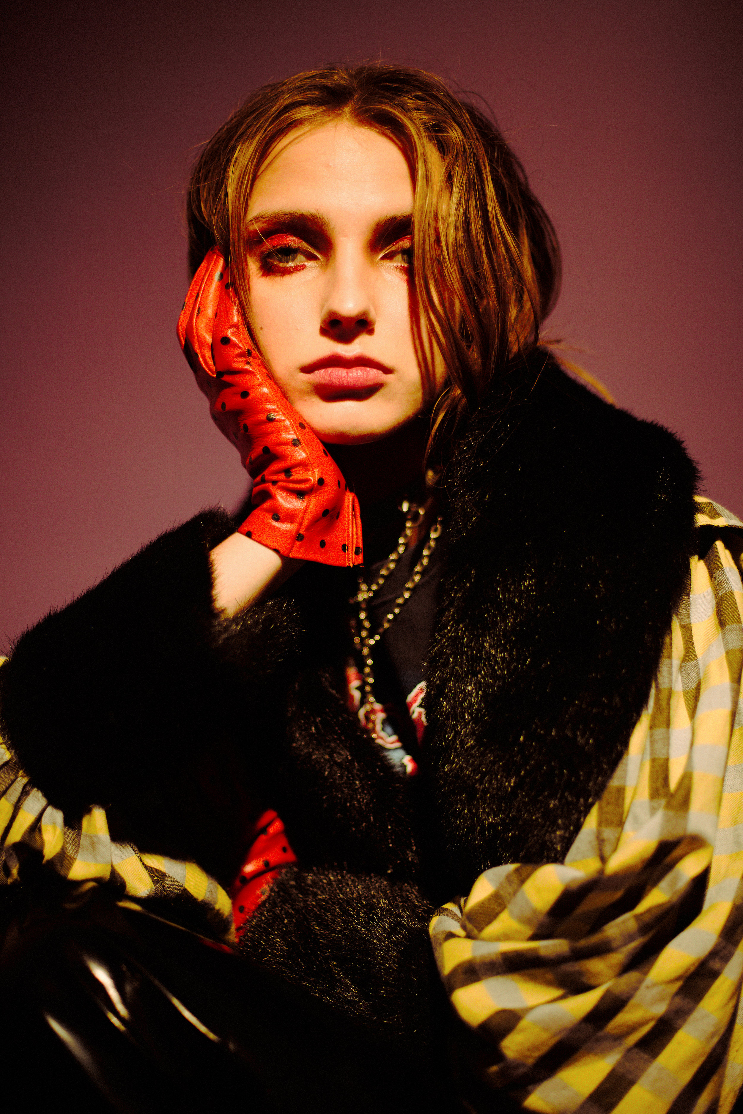 shirt VINTAGE, duster THRIMER @ HUMANA VINTAGE MILANO , t-shirt + gloves STYLIST’S ARCHIVE