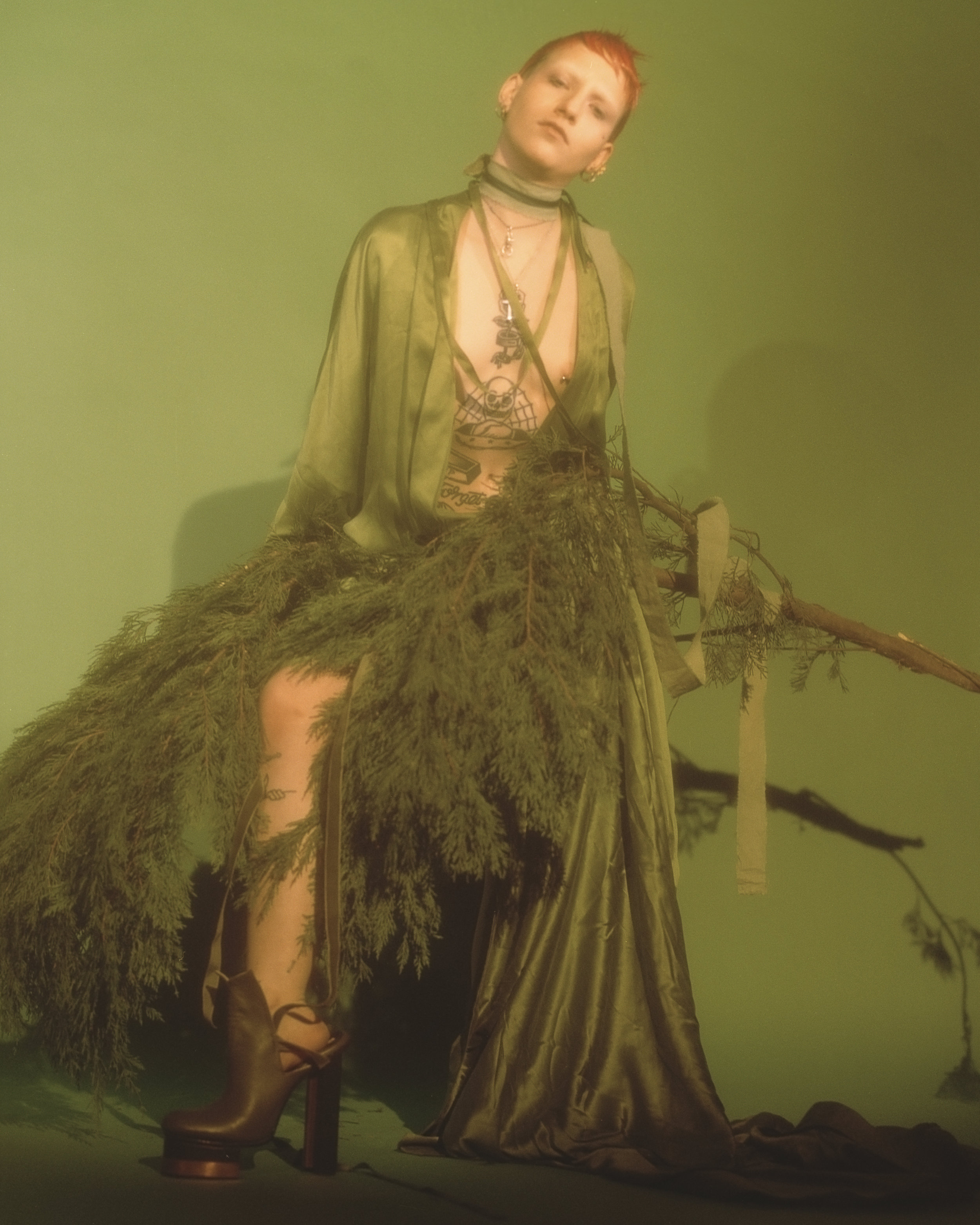 Liz wears robe DAN SHAN , shoes CAROLIN HOLZHUBER