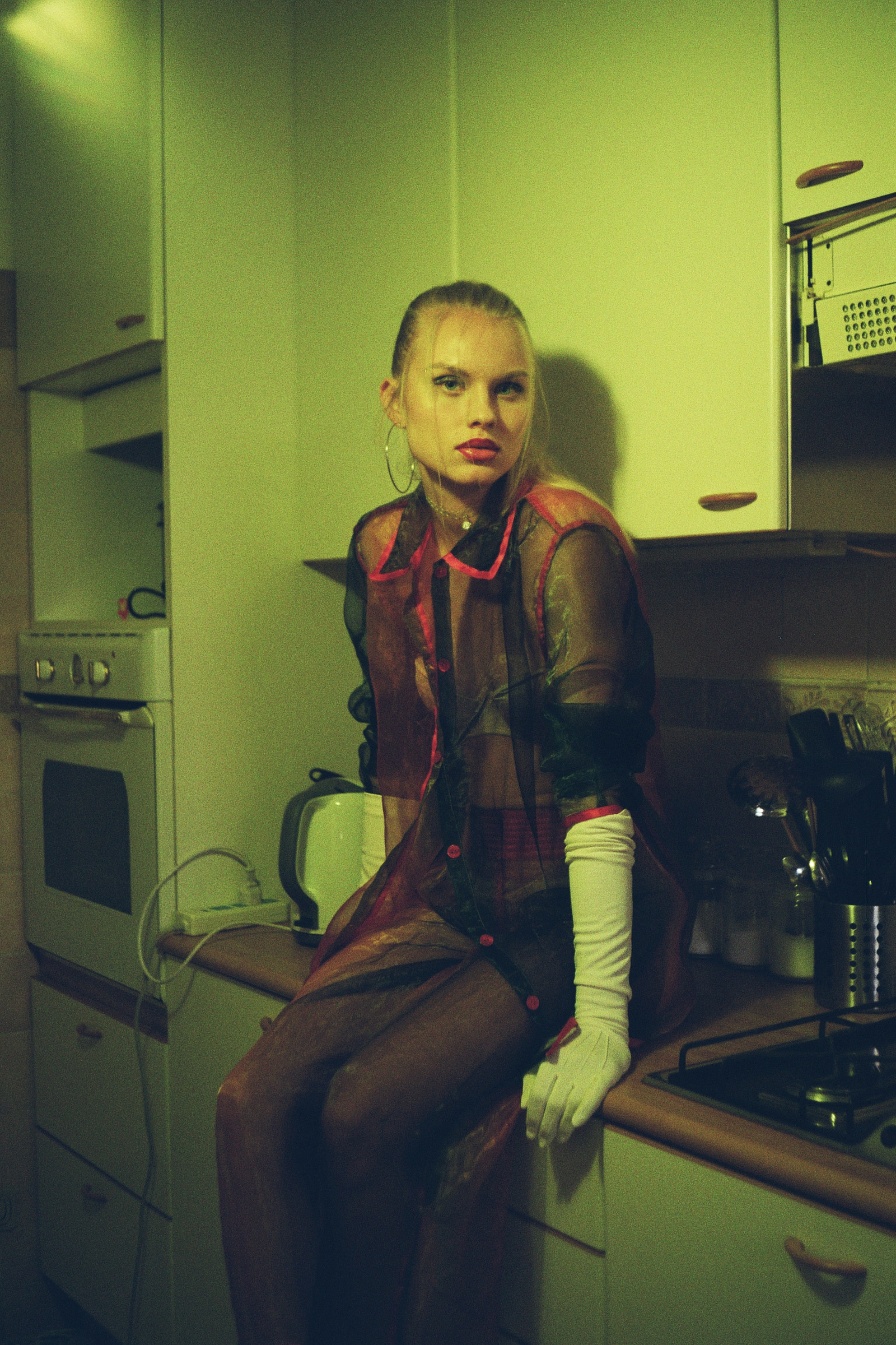 shirt + trousers MARLEY ALBA, shoes PRIMARK, choker + gloves + earring VINTAGE MARKET