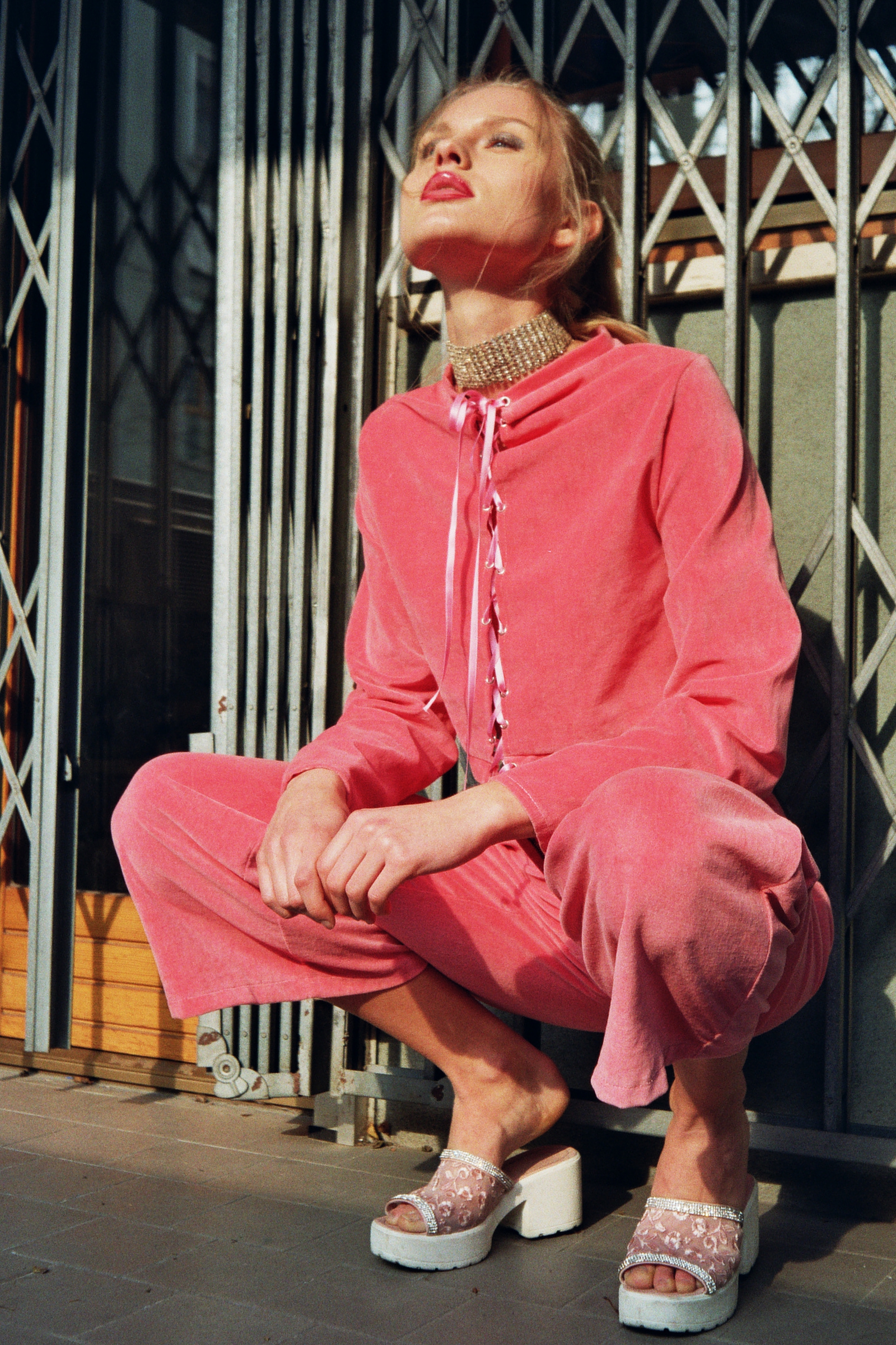 shirt + trousers MARLEY ALBA, shoes + chocker VINTAGE MARKET