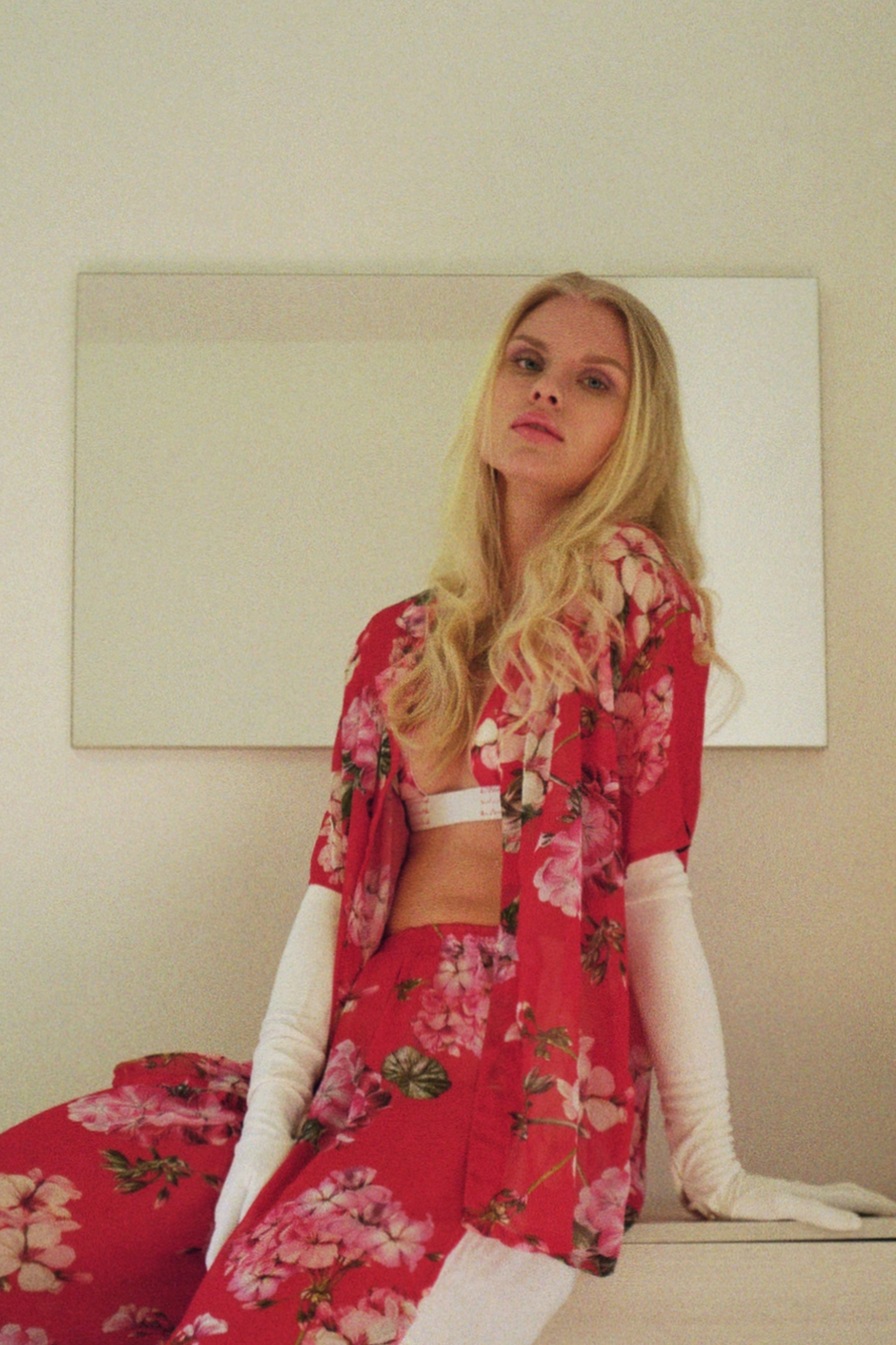 shirt + trousers + bra MARLEY ALBA, gloves + necklace VINTAGE MARKET