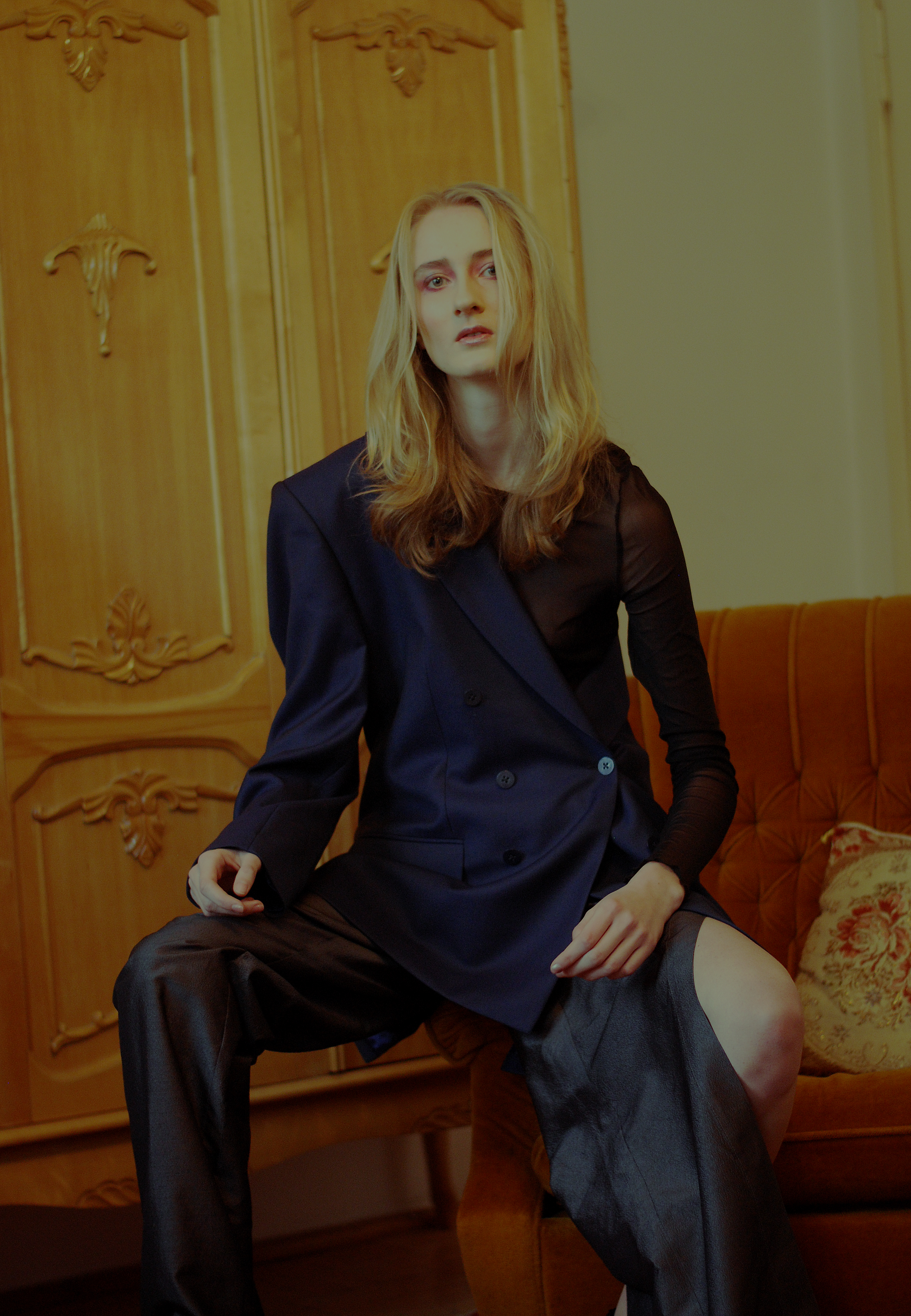 blazer DI LI GENT, top ZARA, trousers MMC