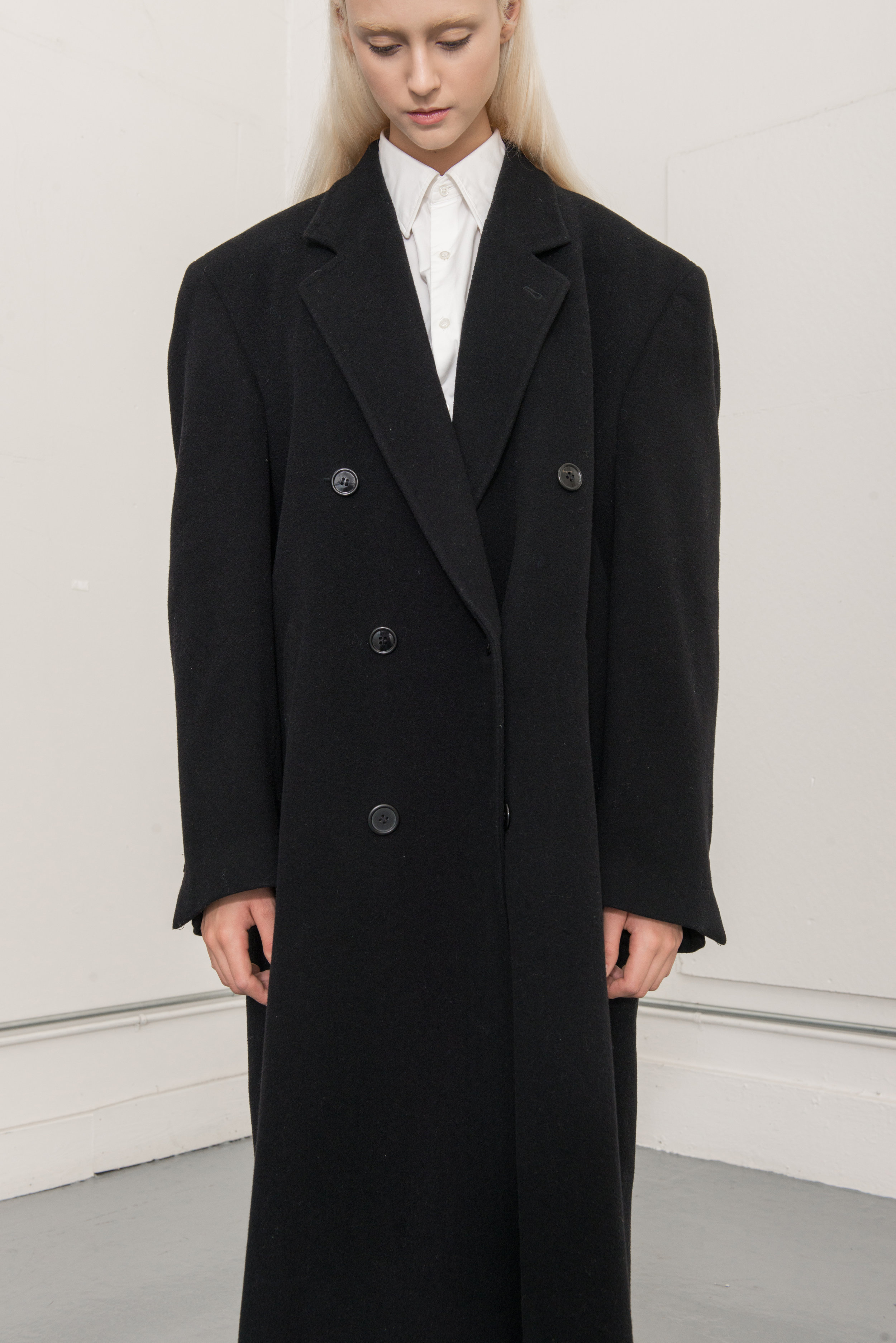 jacket CHRISTIAN AUHARD, shirt N.HOOLYWOOD, pants, VINCE, shoes DR MARTENS, stocking WEST LOOP
