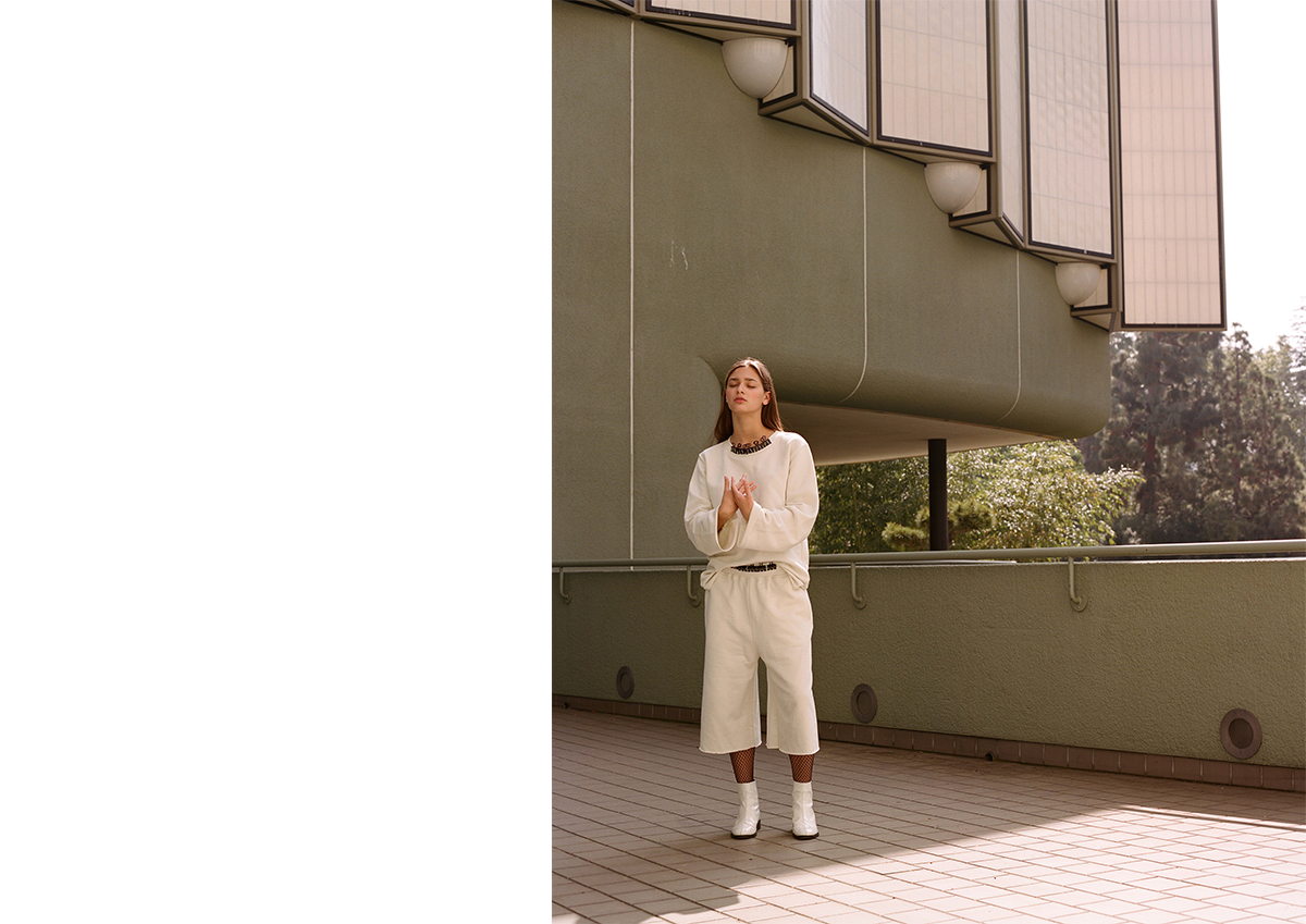 top + trouser MM6 MAISON MARGIELA, fishnet tights + binder clips STYLIST'S ARCHIVE, boots Courrèges