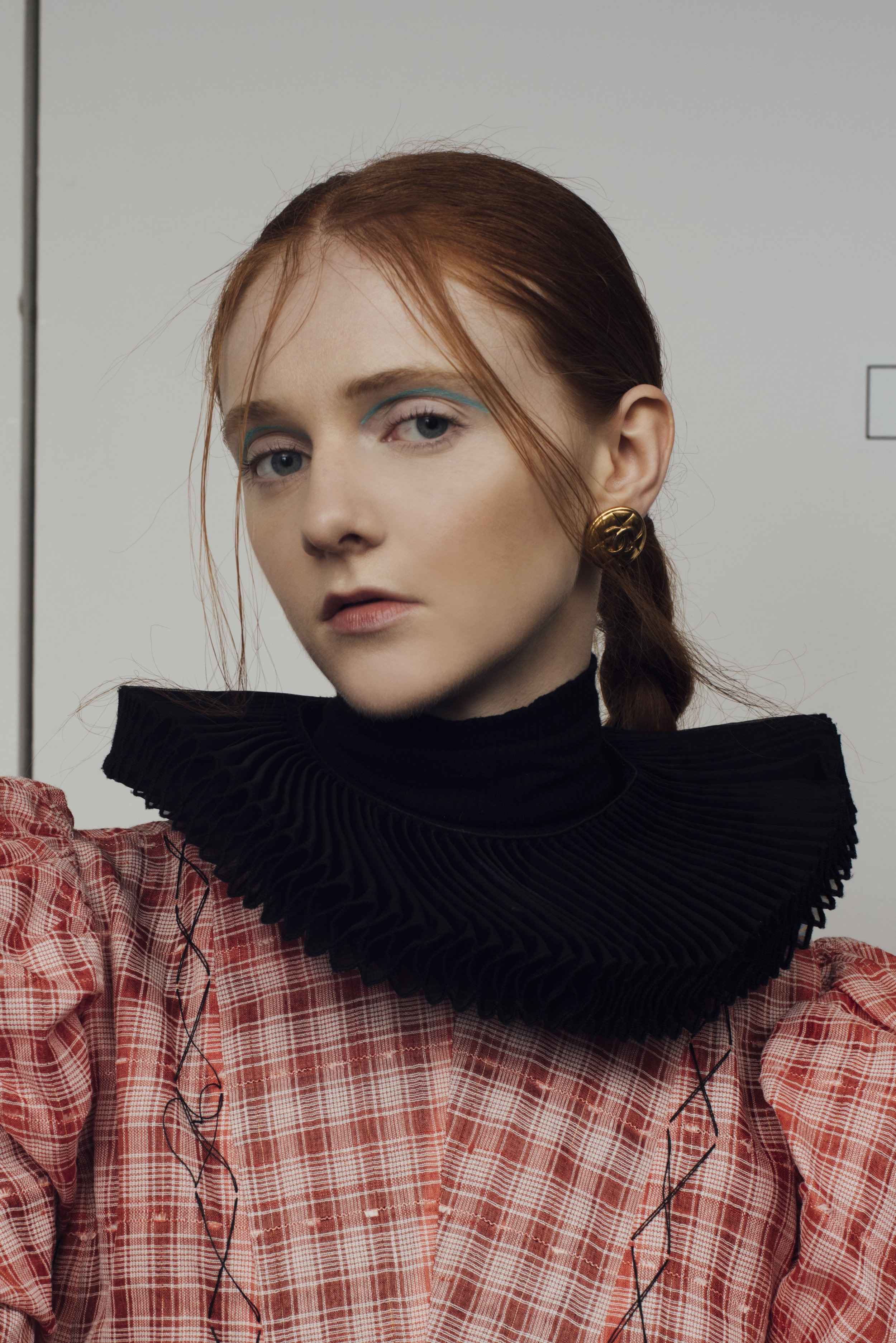 blouse CONSTANCE BLACKALLER , collar COSTUME STUDIO, levi jeans MINT VINTAGE , earrings STYLIST’S OWN CHANEL VINTAGE
