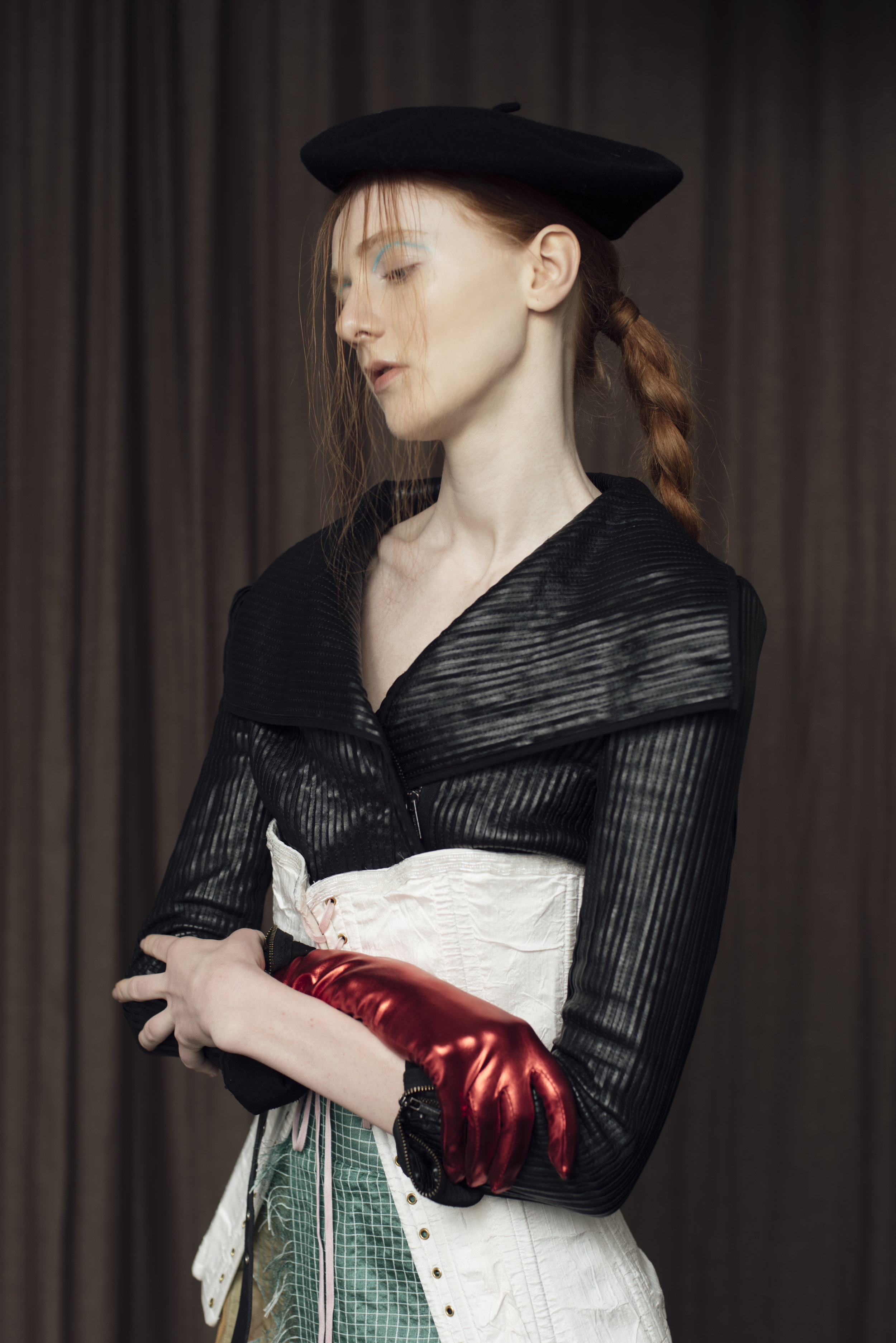 Jacket BCBG , corset COSTUME STUDIO, trousers CONSTANCE BLACKBALLER , glove STYLIST’S OWN, beret BEYOND RETRO