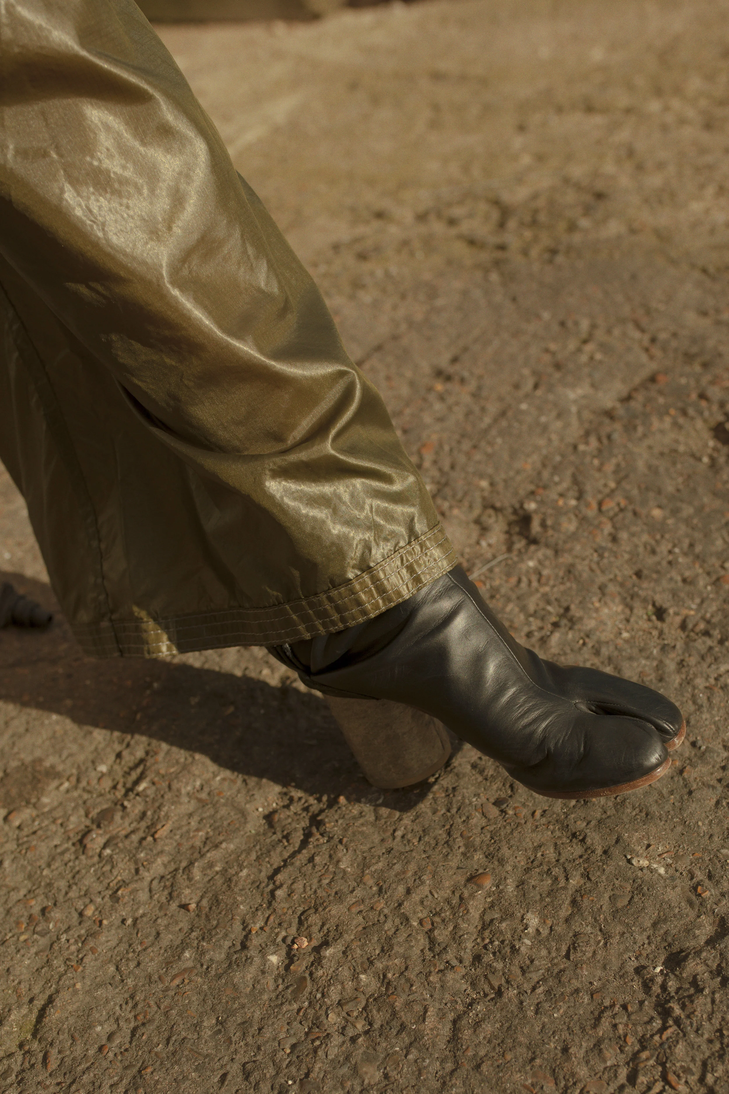 t-shirt Y-3, shirt (worn underneath) MM6 MAISON MARGIELA, trousers JANIS KUTILS, boots MAISON MARGIELA