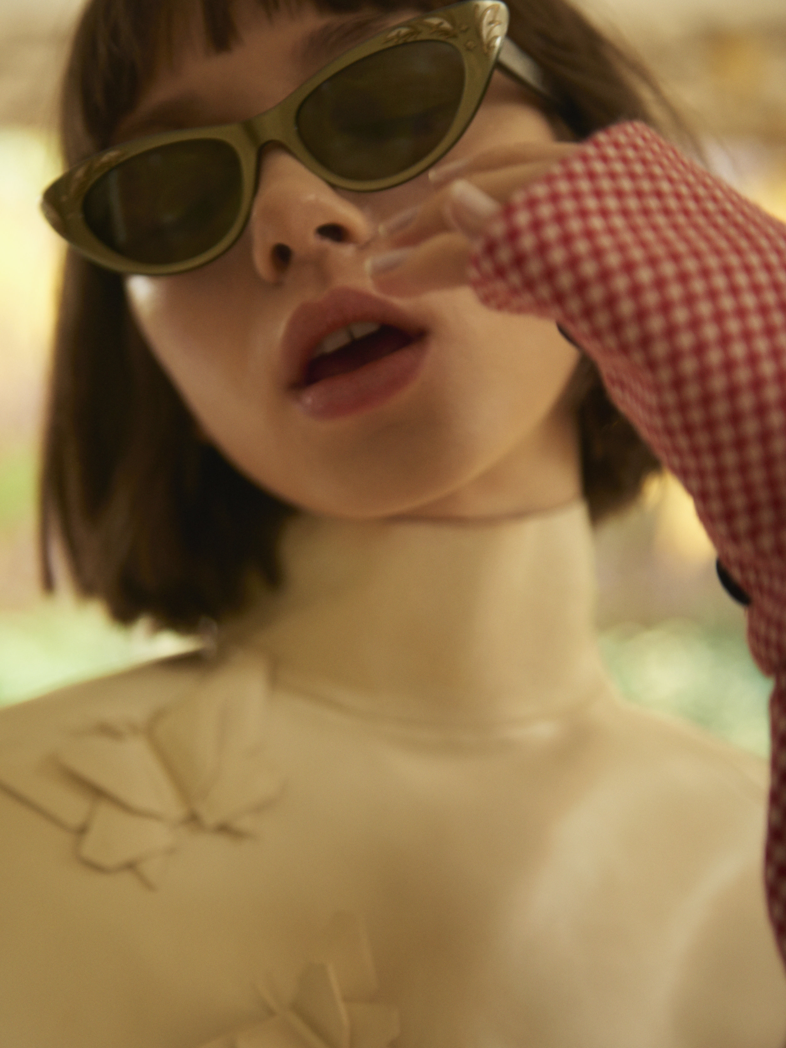 sunglasses GUCCI, collar DEL POZO , suit PALOMO SPAIN ,
