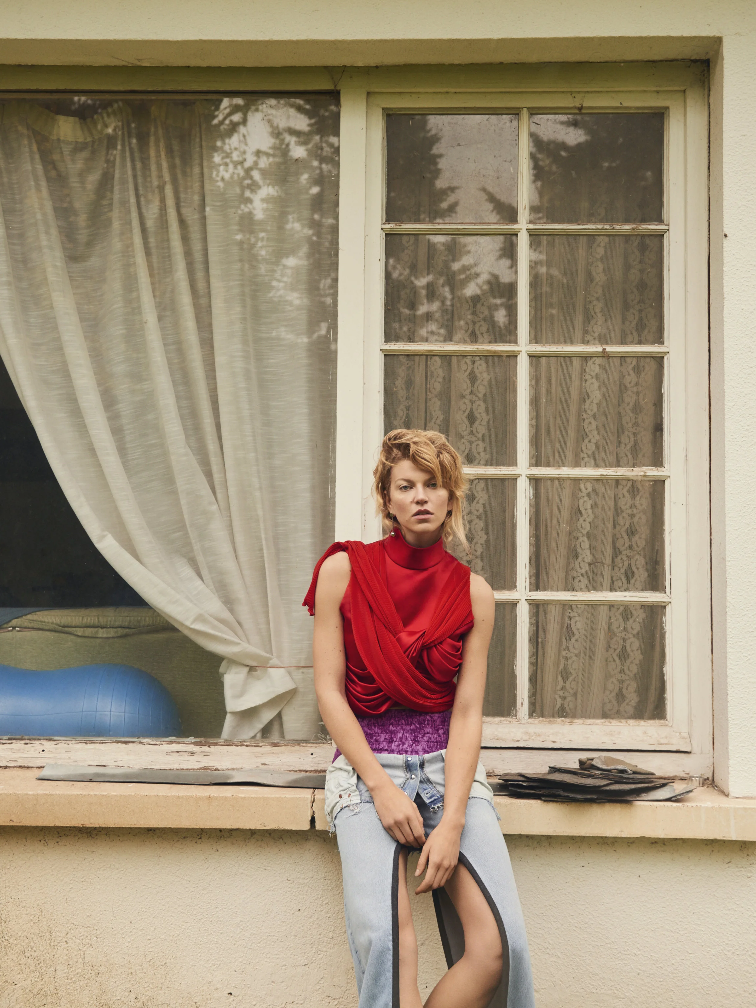 LEFT top PALOMO SPAIN , trousers MANE MANE STUDIO ,