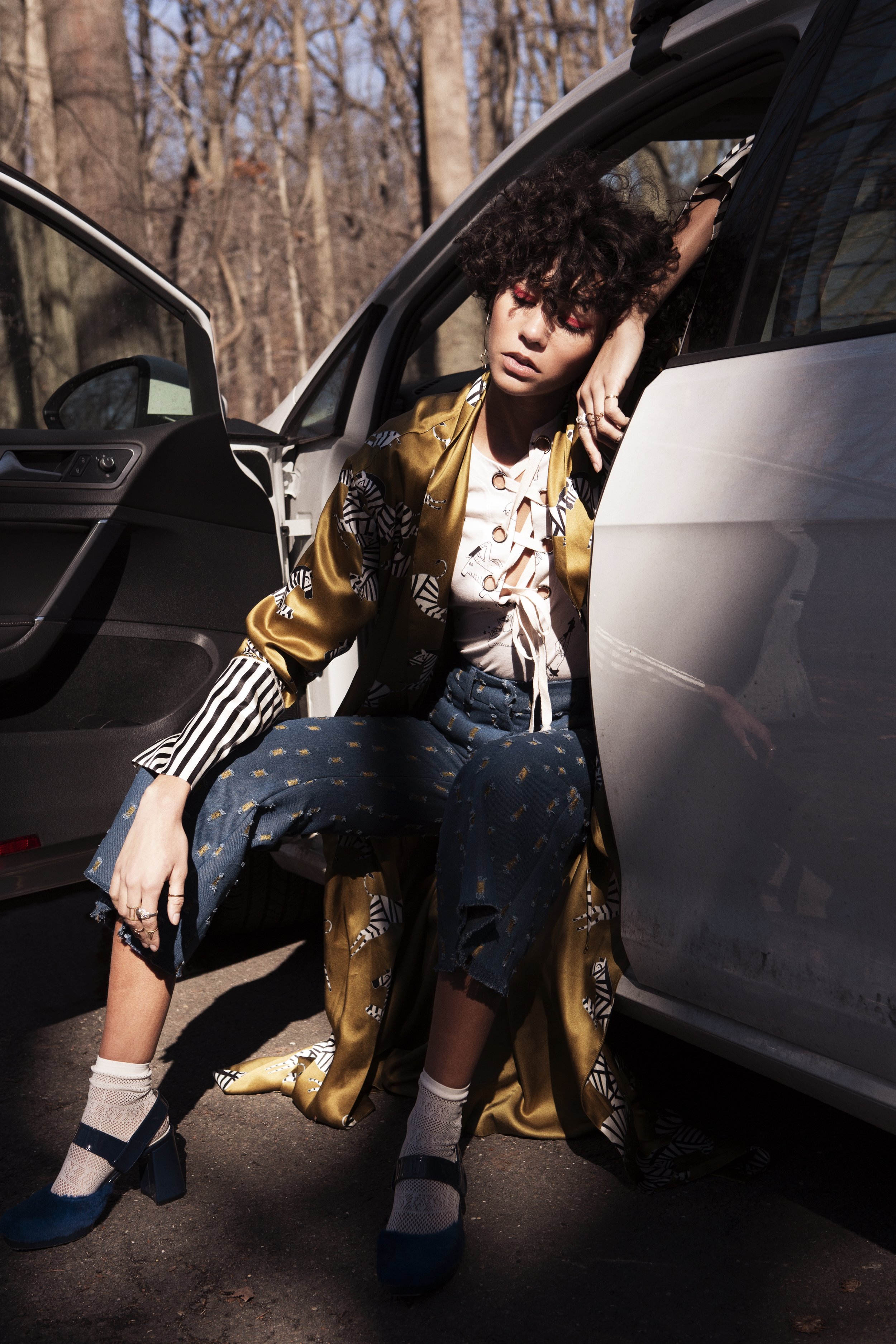 kimono OLIVIA VON HALLE, bodysuit RACHEL ANTONOFF, cullottes RHOI SHEARLING, maryjanes AMELIE PRICHARD