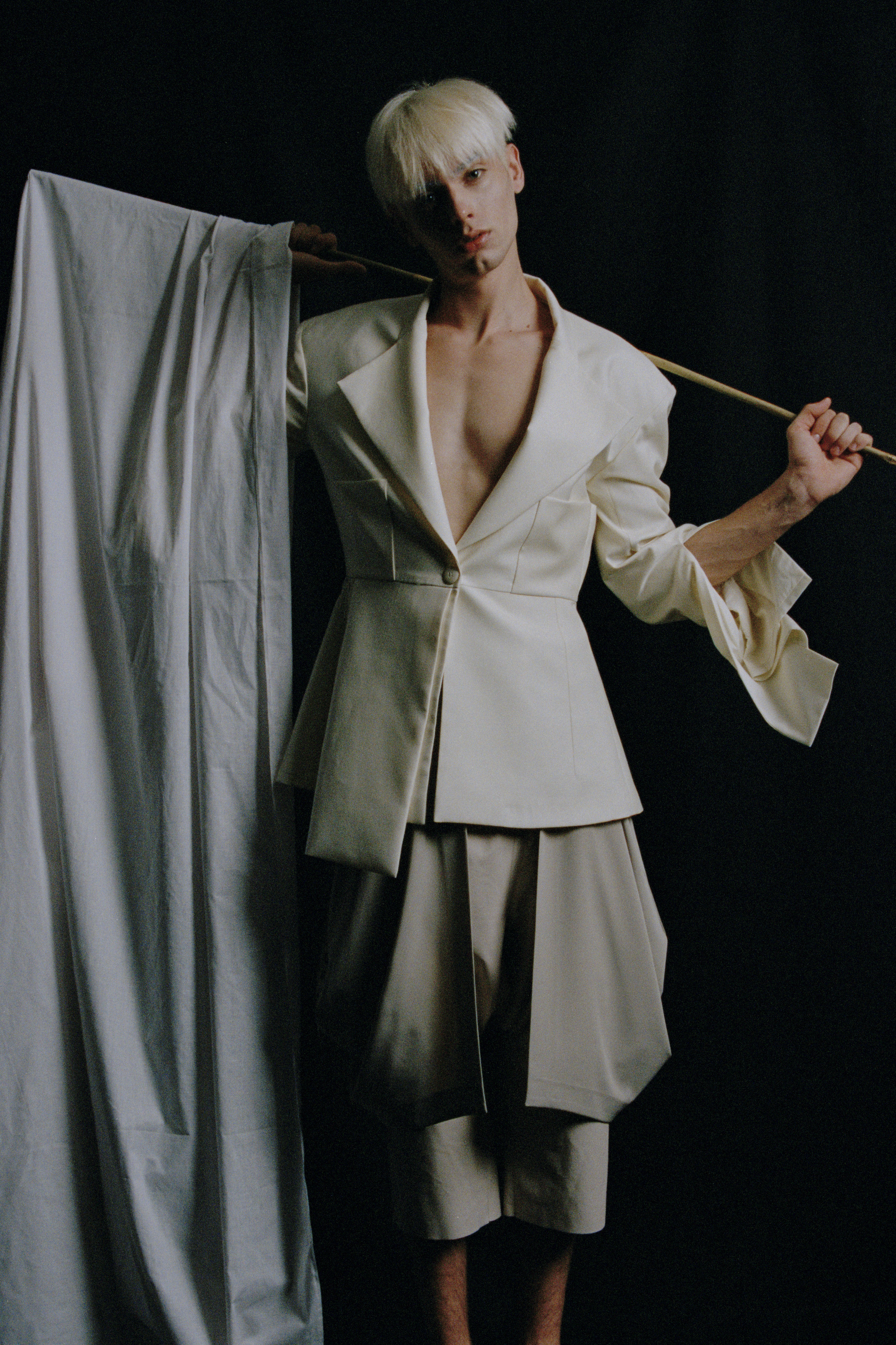 blazer YULI LI, shorts PIETRO TELODICE