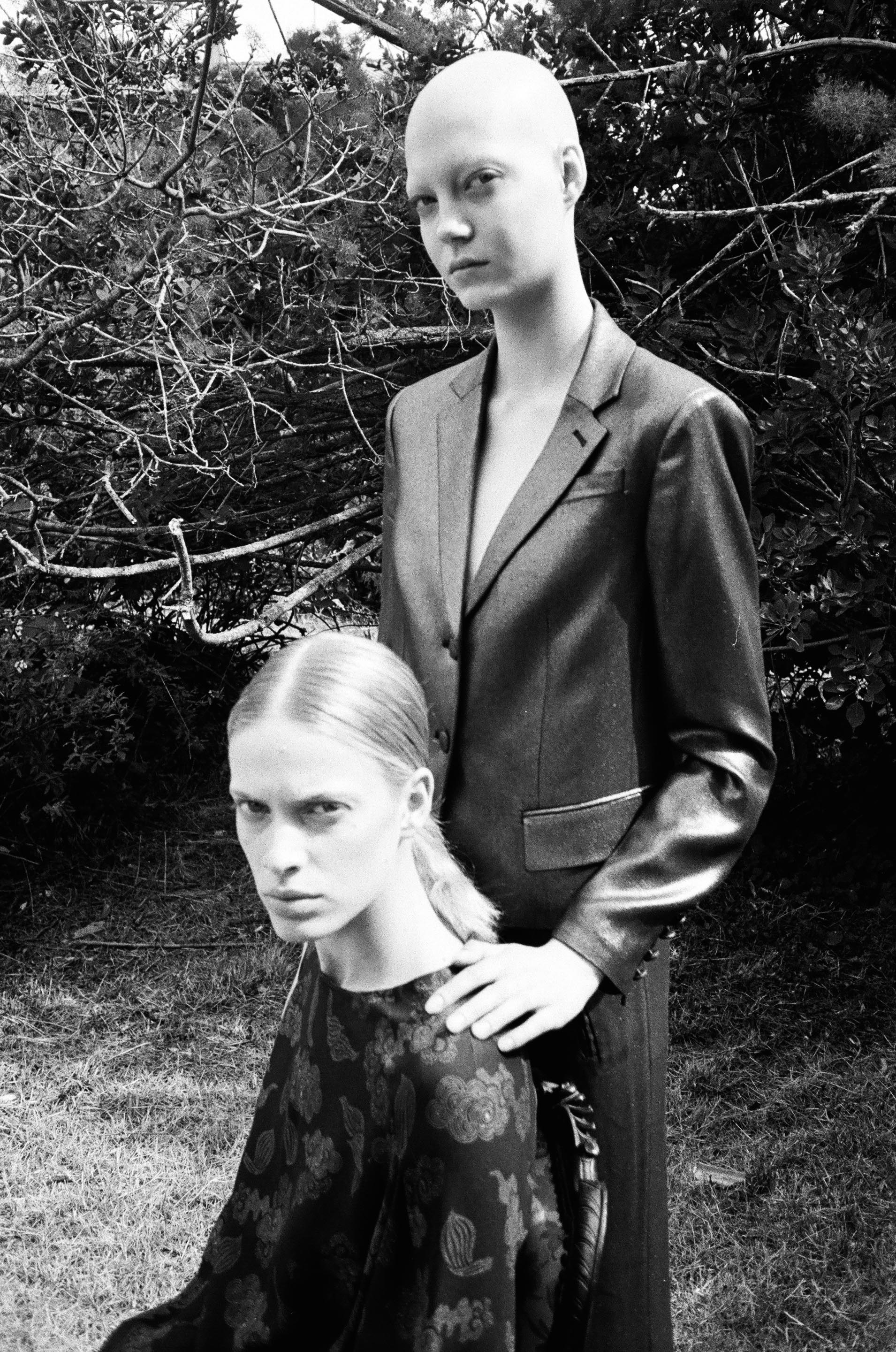 YANA WEARS TOTAL LOOK DAND UP, LAURA WEARS TOTAL LOOK DRIES VAN NOTEN