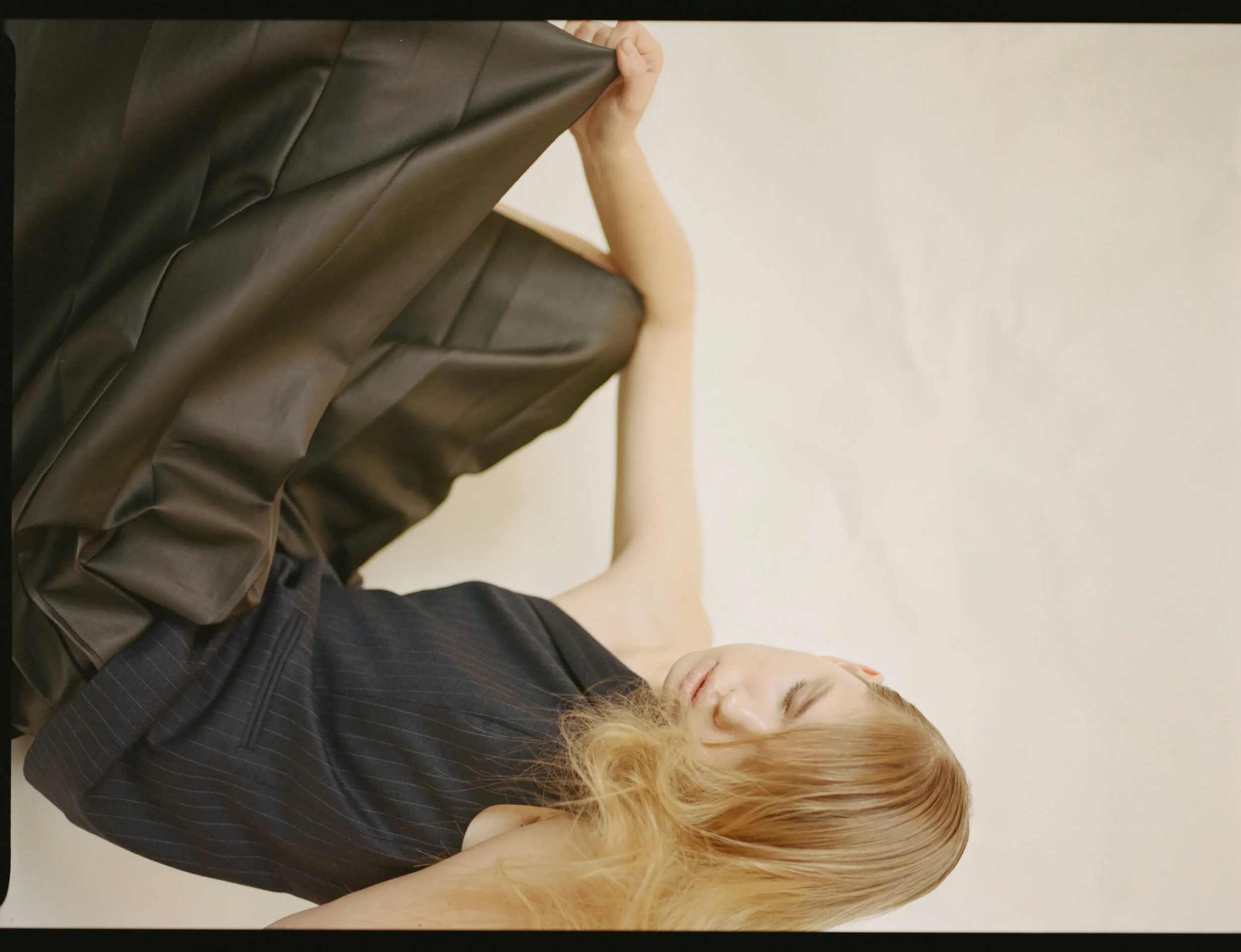 Top: SHUR RUITZ Trousers: SIN'S SUIT