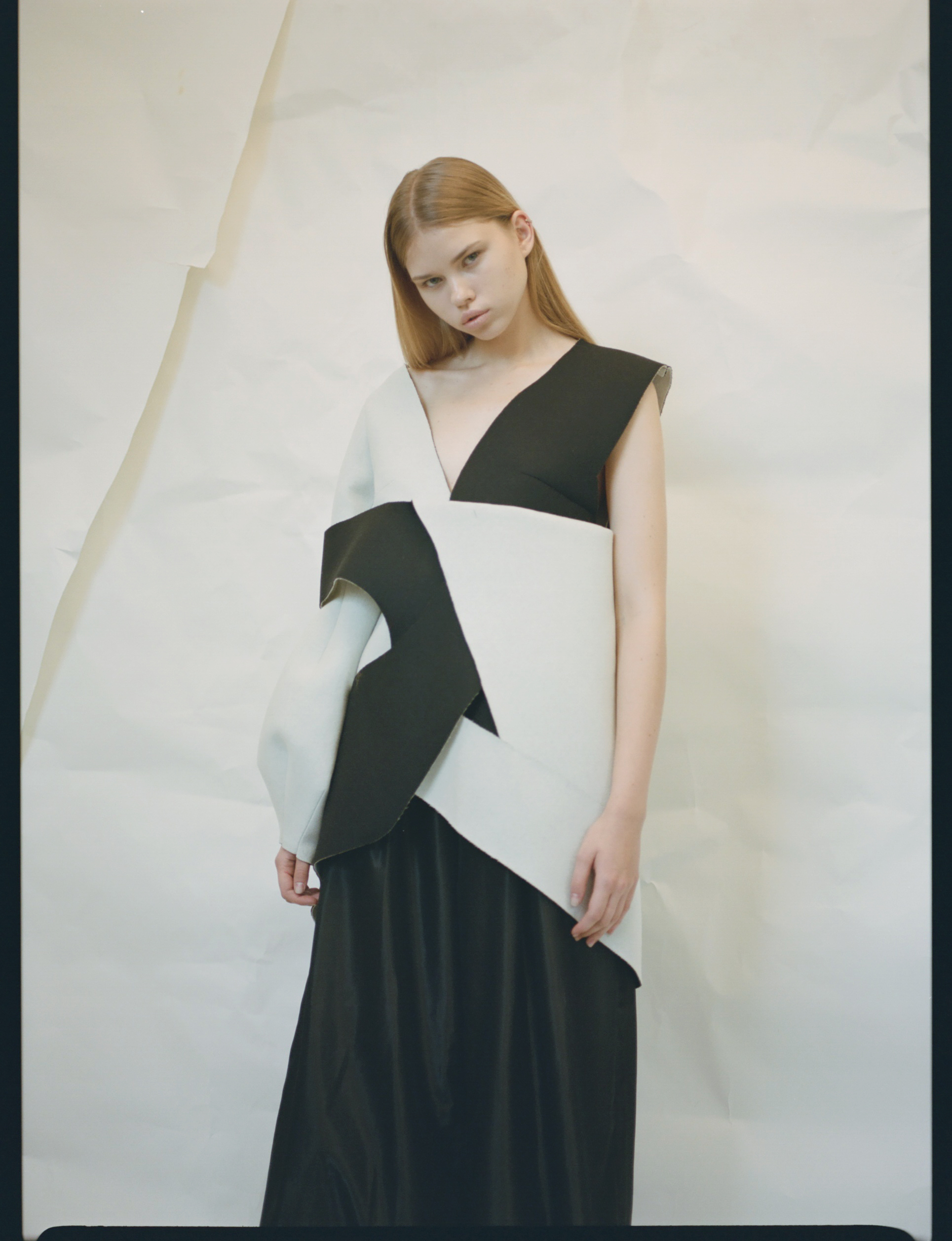 Top: XIAOQIAN SHAO Trousers: WANGLILING
