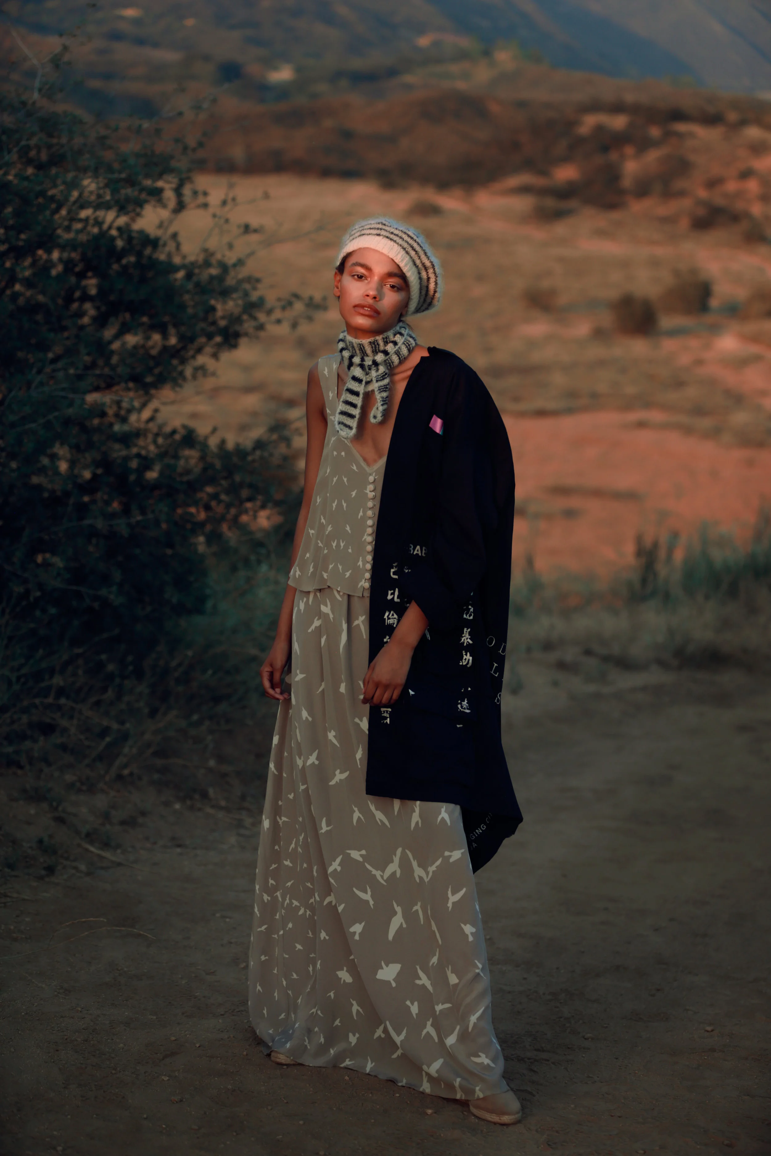 hat + scarf MARIA DORA, overcoat BABYLON CARTEL, dress LA LEVRETTE