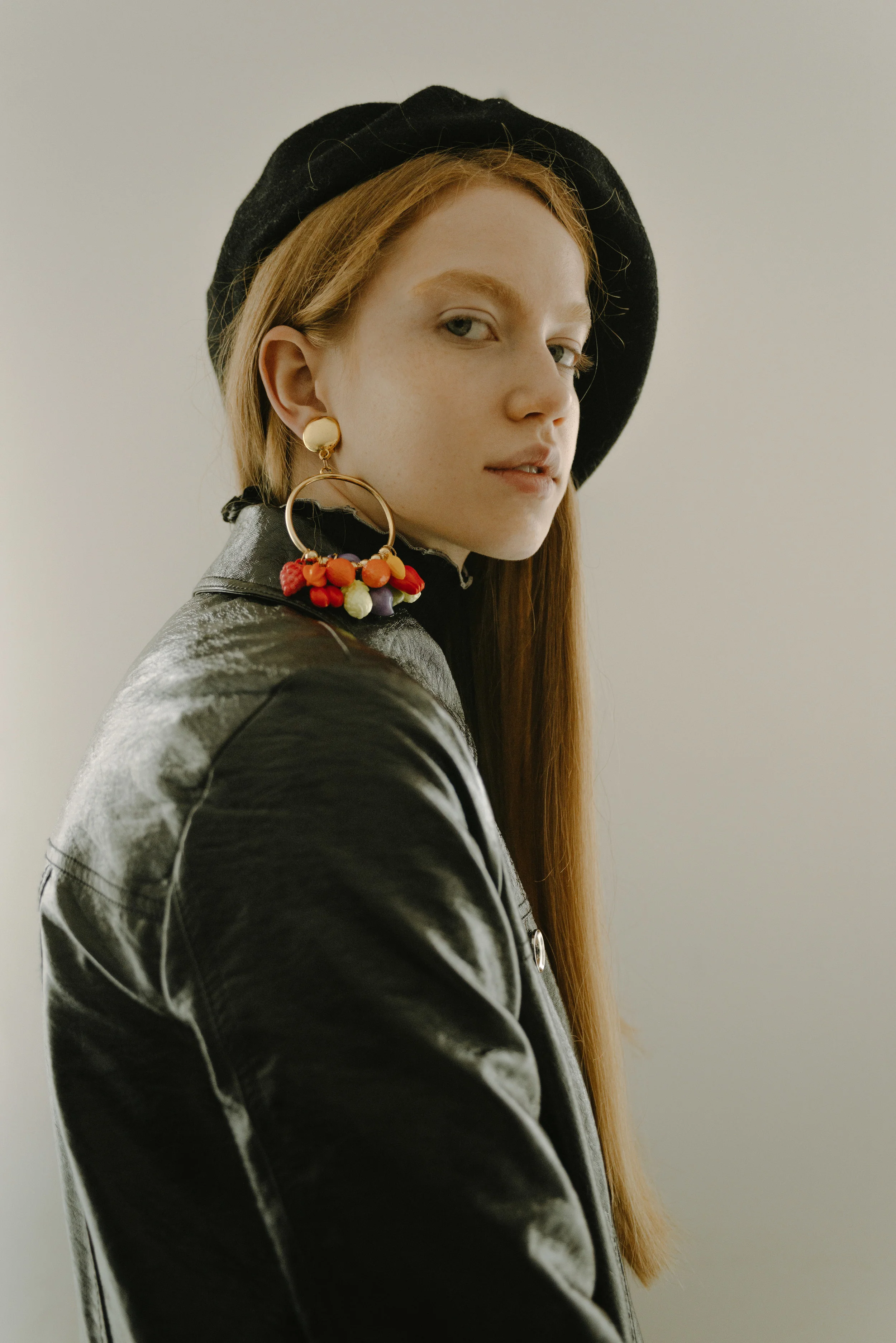 TOP - JW ANDERSON COAT - MANGO TROUSERS - JACQUEMUS BERET - CLIO PEPPAITT EARRINGS - VINTAGE