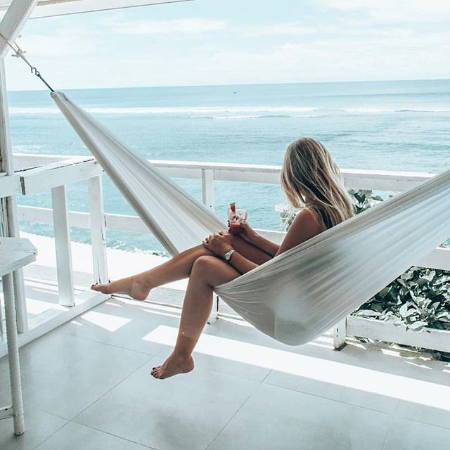 From where you would rather be☀🍸 Book now! @airbnb
.
.
.
.
.
📷 @ontheroadagaintravels
#binginbeach #bingin #hammock #beach #blue #relax #travel #holiday #cocktails #bali #travelindonesia #wanderlust