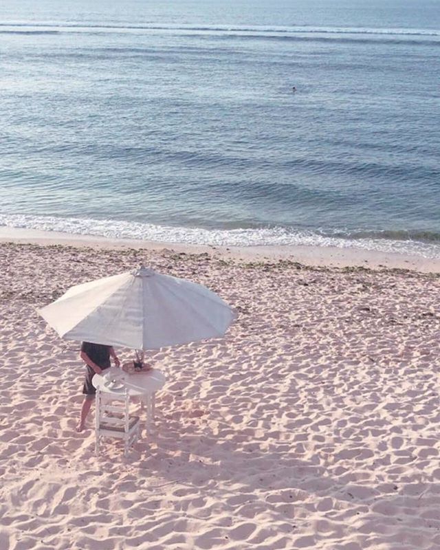 Be our guest 💕 @sunsurfstay .
.
.
.
.
.
📷 @backbali
#binginbeach #bingin #bali #travel #beach #romantic #holiday #new #best #white #blue #simple #daydream #wanderlust