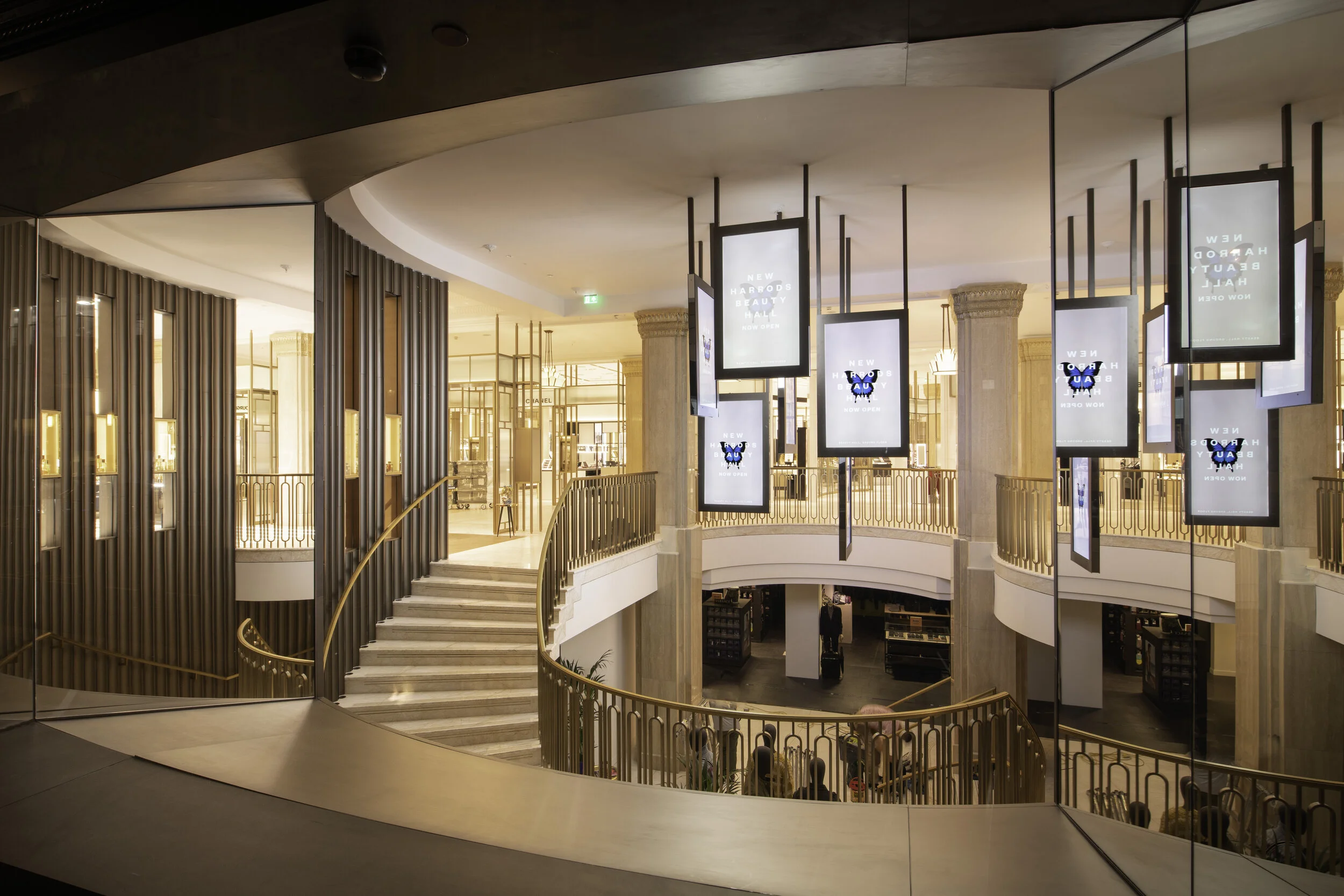 Harrods_Beauty_Hall_VIVID_AV_RETAIL