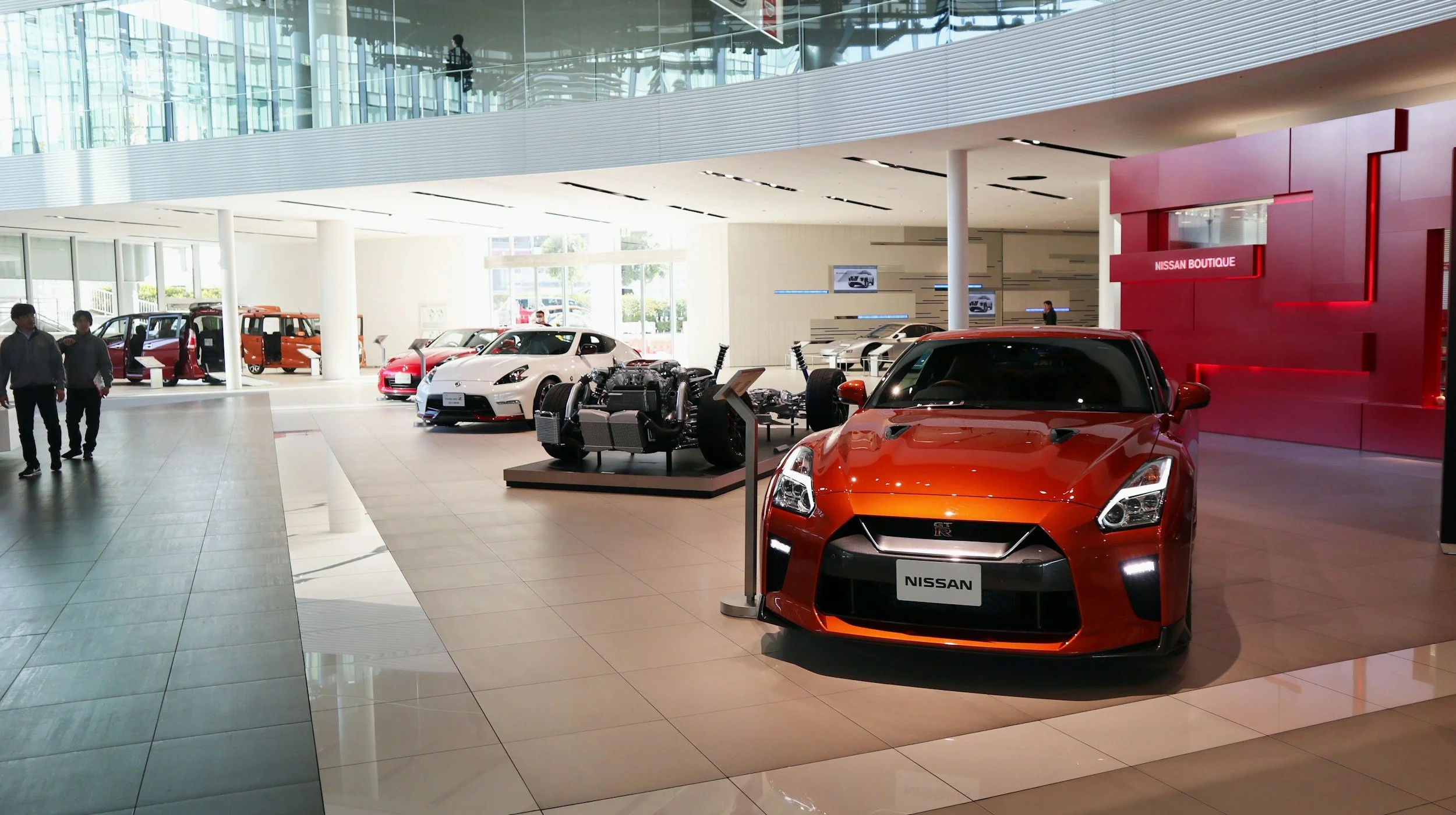 car_showroom_automotive_retail_VIVID