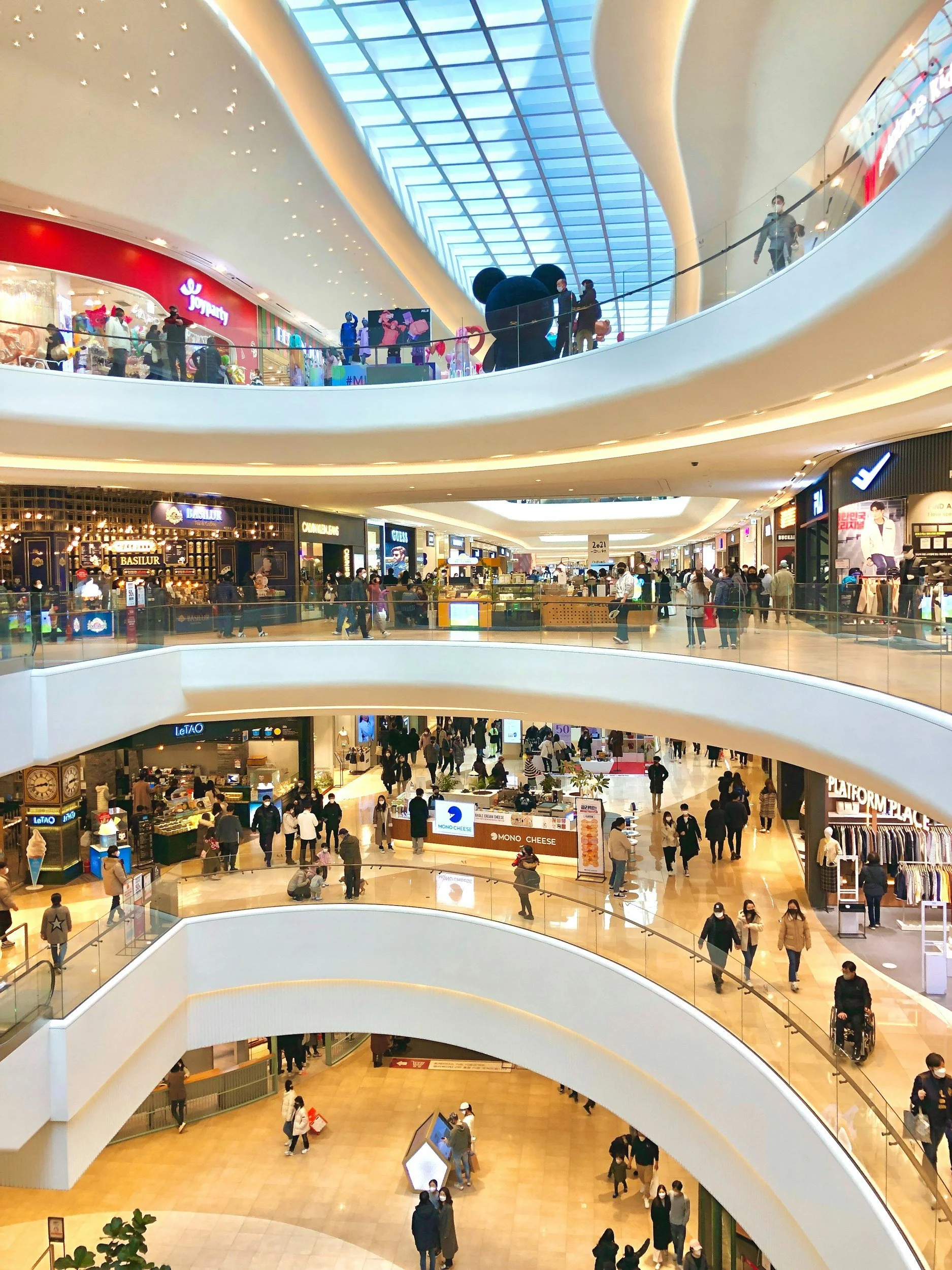 department_store_multi-brand_retail_AV_VIVID