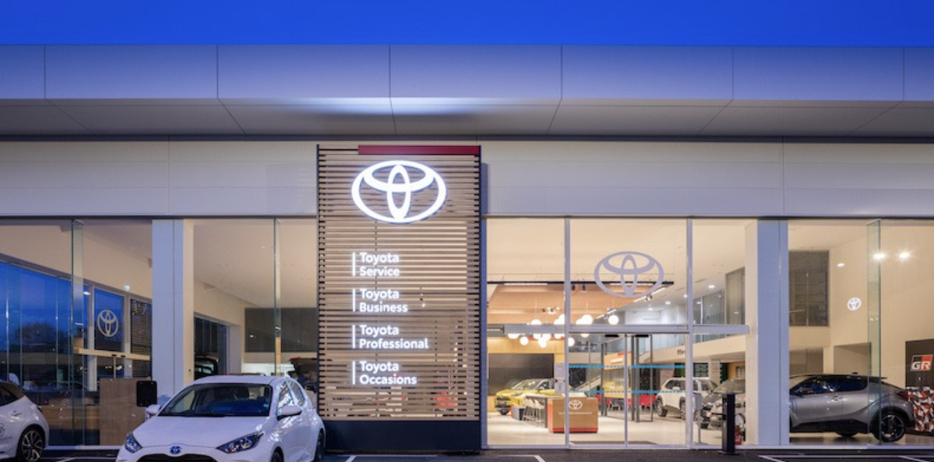 AUTOMOTIVE_RETAIL_AV_VIVID