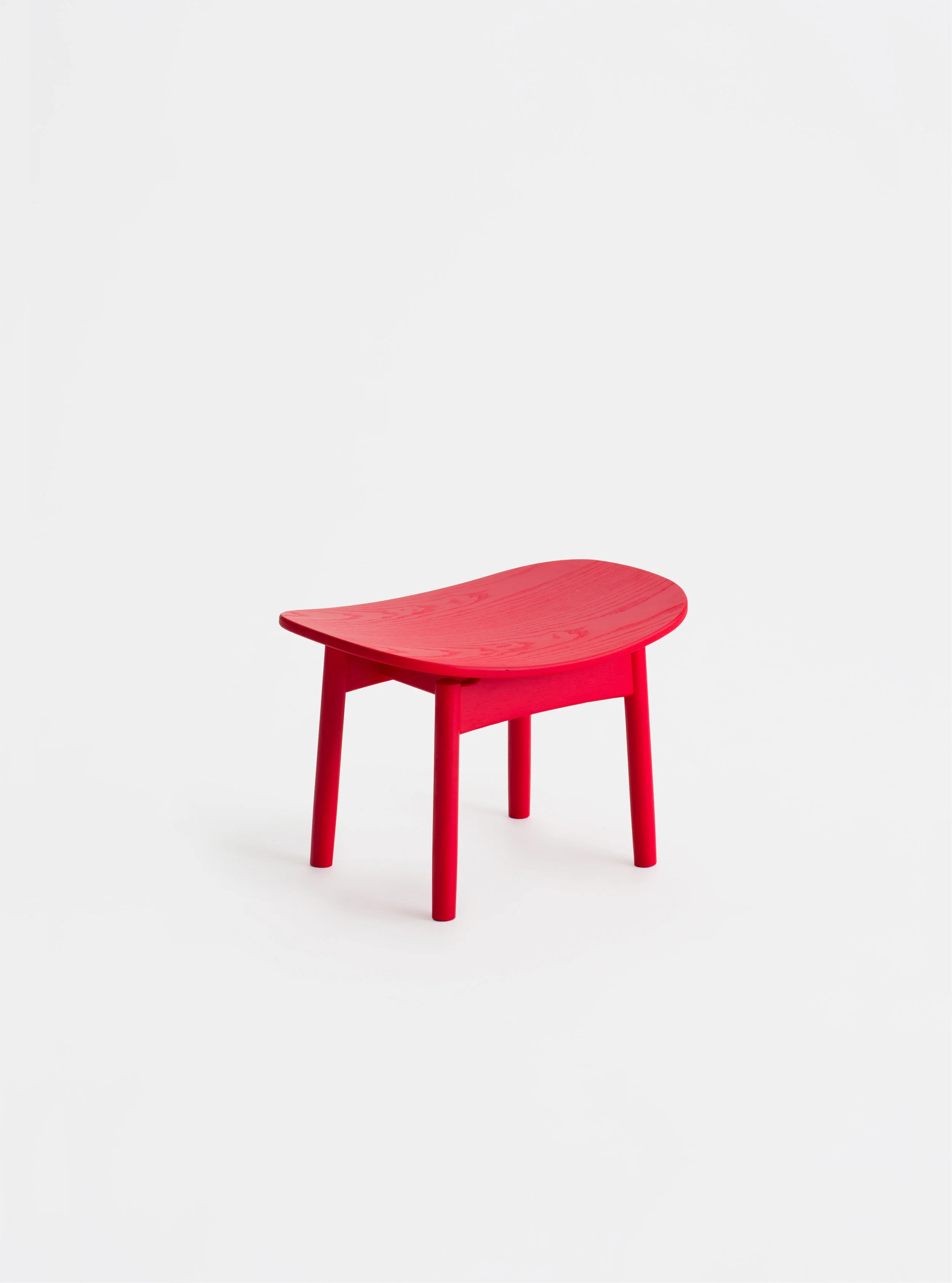 Ariake_Packshot_Saga_FootRest_Red.jpg