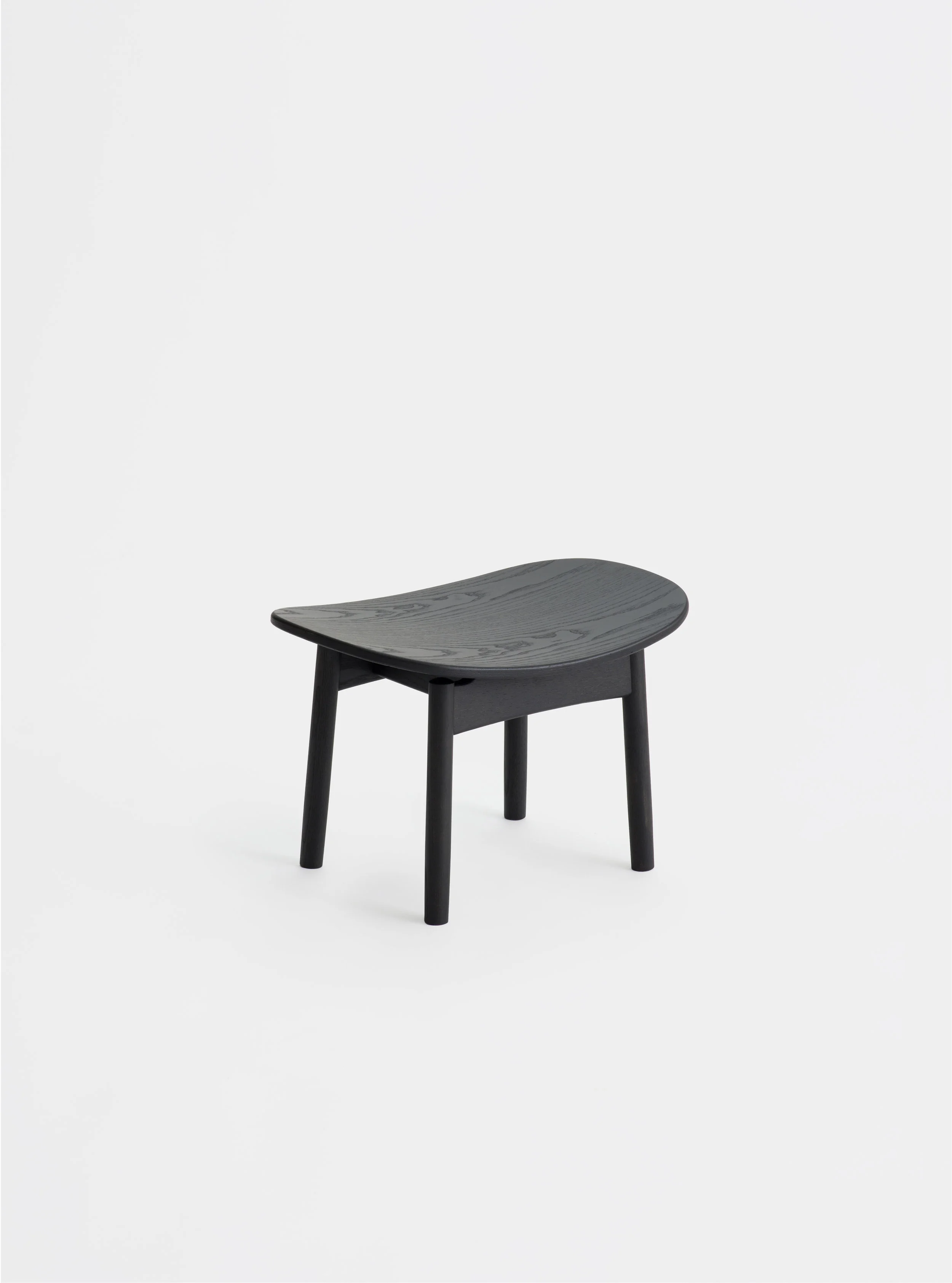 Ariake_Packshot_Saga_FootRest_Sumi.jpg