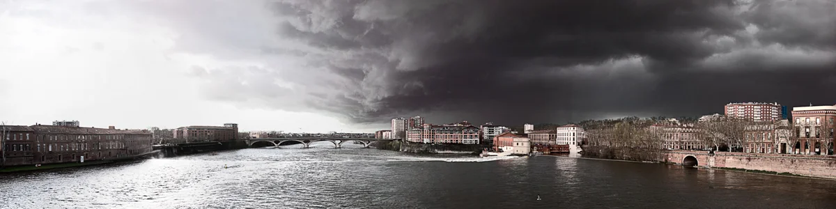 Toulouse - From Pont Saint-Pierre 4x1.jpg