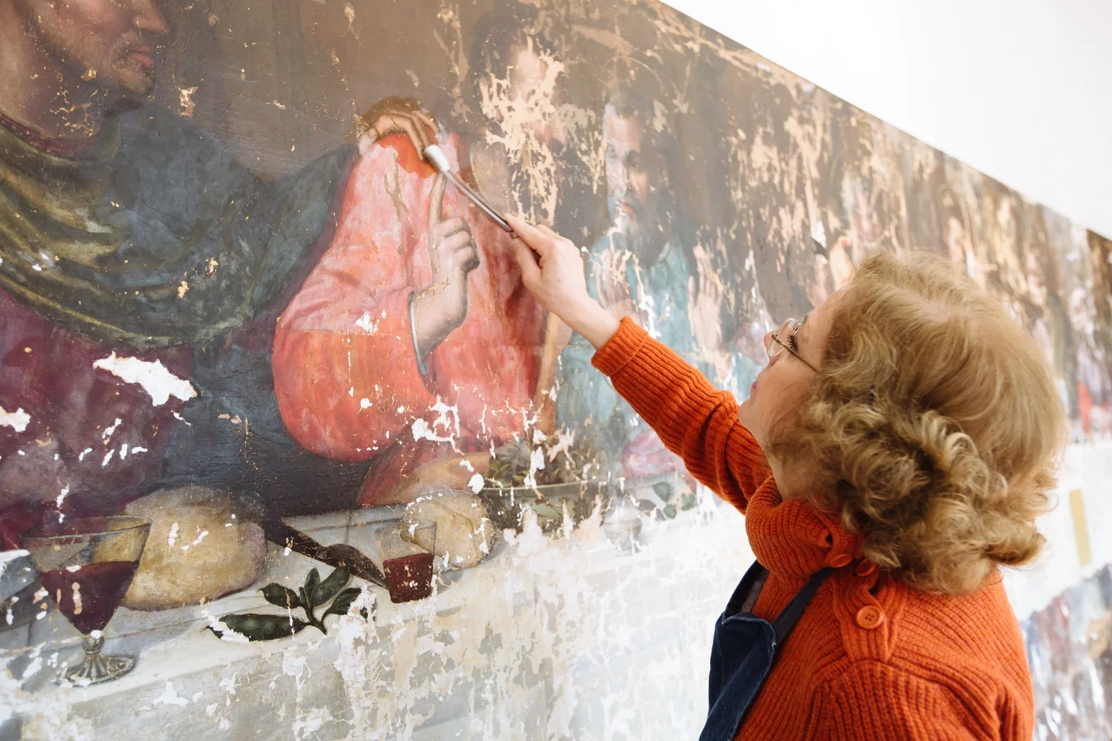 Founder Jane Fortune in Pitti storeroom admiring Oosterwych’s work
Normal
0
14
false
false
false
IT
X-NONE
X-NONE
/* Style Definitions */
table.MsoNormalTable
{mso-style-name:"Tabella normale";
mso-tstyle-rowband-size:0;
mso-tstyle-colband-size:0;
mso-style-noshow:yes;
mso-style-priority:99;
mso-style-qformat:yes;
mso-style-parent:"";
mso-padding-alt:0cm 5.4pt 0cm 5.4pt;
mso-para-margin-top:0cm;
mso-para-margin-right:0cm;
mso-para-margin-bottom:10.0pt;
mso-para-margin-left:0cm;
mso-pagination:widow-orphan;
font-size:11.0pt;
font-family:"Cambria","serif";
mso-ascii-font-family:Cambria;
mso-ascii-theme-font:minor-latin;
mso-fareast-font-family:"Times New Roman";
mso-fareast-theme-font:minor-fareast;
mso-hansi-font-family:Cambria;
mso-hansi-theme-font:minor-latin;}
Normal
0
14
false
false
false
IT
X-NONE
X-NONE
/* Style Definitions */
table.MsoNormalTable
{mso-style-name:"Tabella normale";
mso-tstyle-rowband-size:0;
mso-tstyle-colband-size:0;
mso-style-noshow:yes;
mso-style-priority:99;
mso-style-qformat:yes;
mso-style-parent:"";
mso-padding-alt:0cm 5.4pt 0cm 5.4pt;
mso-para-margin-top:0cm;
mso-para-margin-right:0cm;
mso-para-margin-bottom:10.0pt;
mso-para-margin-left:0cm;
mso-pagination:widow-orphan;
font-size:11.0pt;
font-family:"Cambria","serif";
mso-ascii-font-family:Cambria;
mso-ascii-theme-font:minor-latin;
mso-fareast-font-family:"Times New Roman";
mso-fareast-theme-font:minor-fareast;
mso-hansi-font-family:Cambria;
mso-hansi-theme-font:minor-latin;}
Normal
0
14
false
false
false
IT
X-NONE
X-NONE
/* Style Definitions */
table.MsoNormalTable
{mso-style-name:"Tabella normale";
mso-tstyle-rowband-size:0;
mso-tstyle-colband-size:0;
mso-style-noshow:yes;
mso-style-priority:99;
mso-style-qformat:yes;
mso-style-parent:"";
mso-padding-alt:0cm 5.4pt 0cm 5.4pt;
mso-para-margin:0cm;
mso-para-margin-bottom:.0001pt;
mso-pagination:widow-orphan;
font-size:11.0pt;
font-family:"Calibri","sans-serif";
mso-ascii-font-family:Calibri;
mso-ascii-theme-font:minor-latin;
mso-fareast-font-family:"Times New Roman";
mso-fareast-theme-font:minor-fareast;
mso-hansi-font-family:Calibri;
mso-hansi-theme-font:minor-latin;}
Normal
0
14
false
false
false
IT
X-NONE
X-NONE
/* Style Definitions */
table.MsoNormalTable
{mso-style-name:"Tabella normale";
mso-tstyle-rowband-size:0;
mso-tstyle-colband-size:0;
mso-style-noshow:yes;
mso-style-priority:99;
mso-style-qformat:yes;
mso-style-parent:"";
mso-padding-alt:0cm 5.4pt 0cm 5.4pt;
mso-para-margin:0cm;
mso-para-margin-bottom:.0001pt;
mso-pagination:widow-orphan;
font-size:11.0pt;
font-family:"Calibri","sans-serif";
mso-ascii-font-family:Calibri;
mso-ascii-theme-font:minor-latin;
mso-fareast-font-family:"Times New Roman";
mso-fareast-theme-font:minor-fareast;
mso-hansi-font-family:Calibri;
mso-hansi-theme-font:minor-latin;}