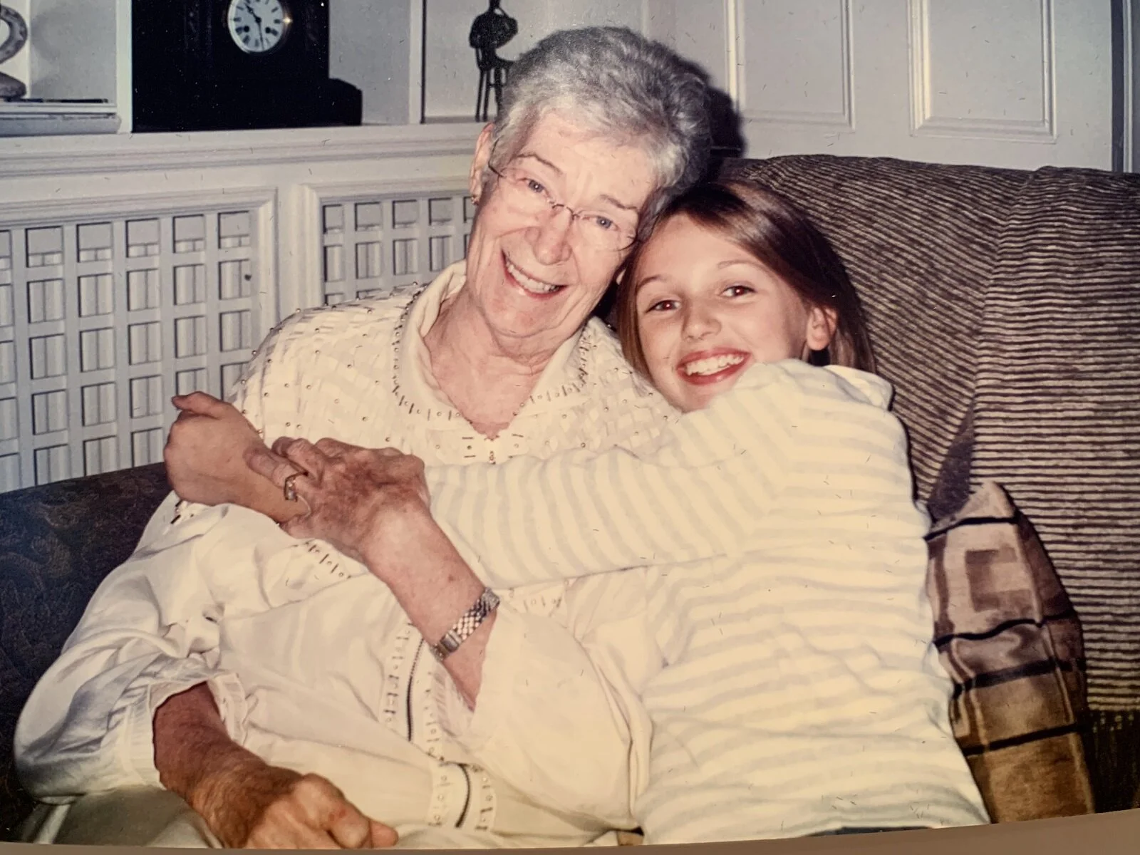 Jacqueline Anne Côté con la nipote Alanna