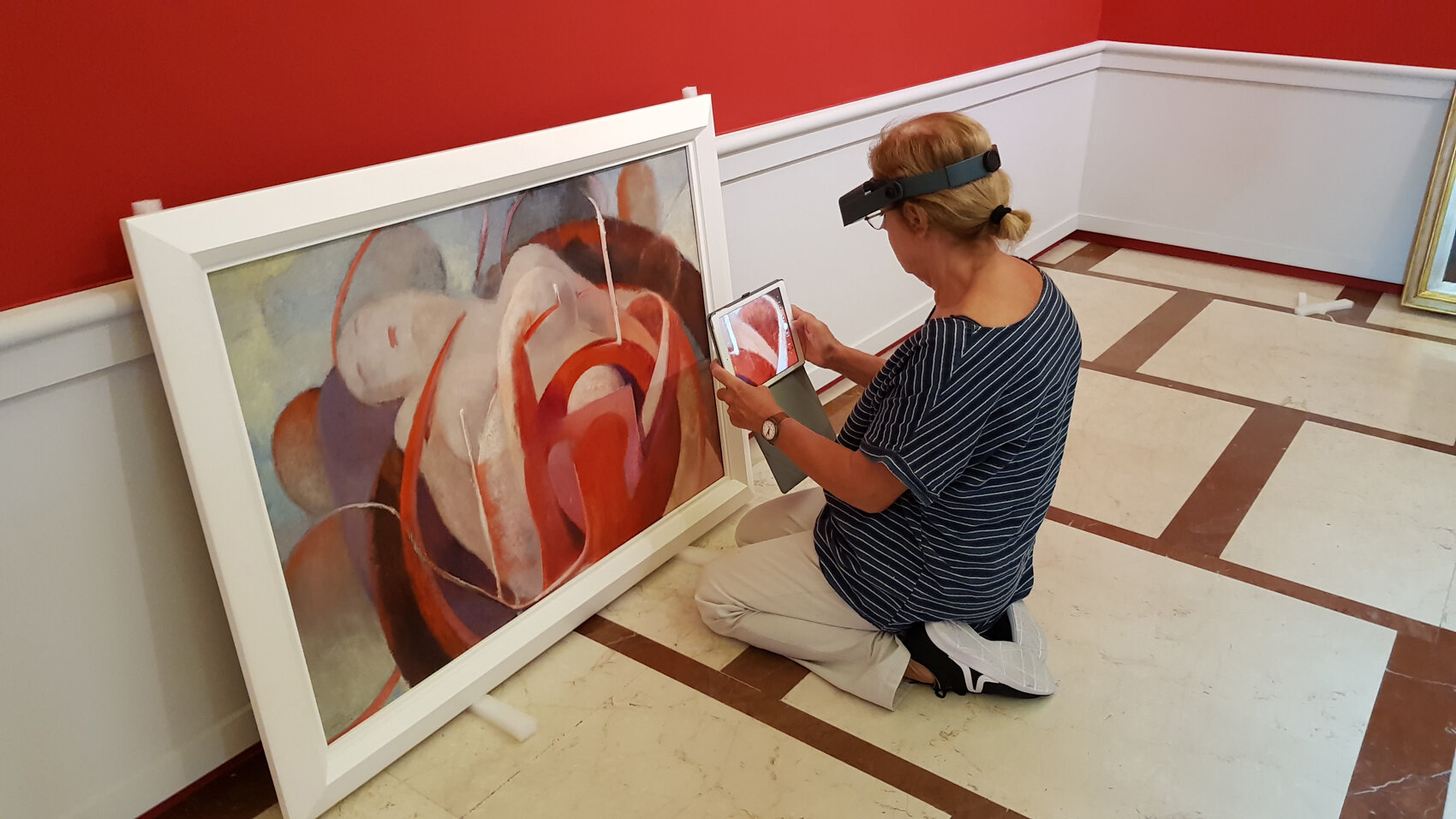  Rossella Lari preforming a ‘conservation check’ on Marisa Mori’s eclectic ‘maternity’ painting. The exhibition ‘Artiste: Florence 1900-1950’, with AWA and Fondazione CR Firenze, emphasized that even 20th-century works by women need maintenance and r