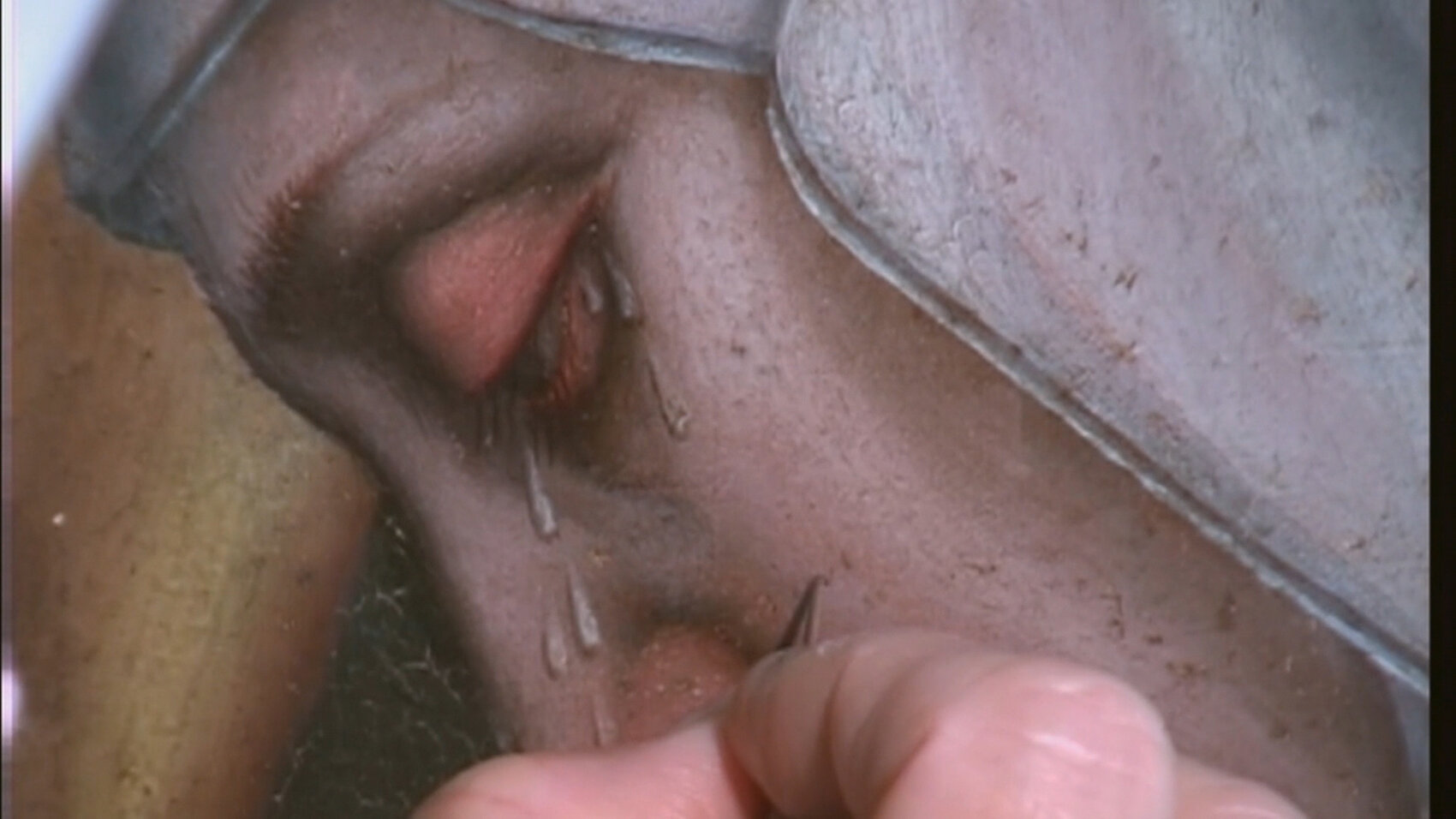 Un dettaglio di una delle pie donne nel Compianto con santi di Nelli, a San Marco, l'opera che ha dato inizio a tutto. Mentre AWA volge al termine, le lacrime struggenti dell'artista rendono lucidi anche i nostri occhi. (Foto: V. Capalbo)