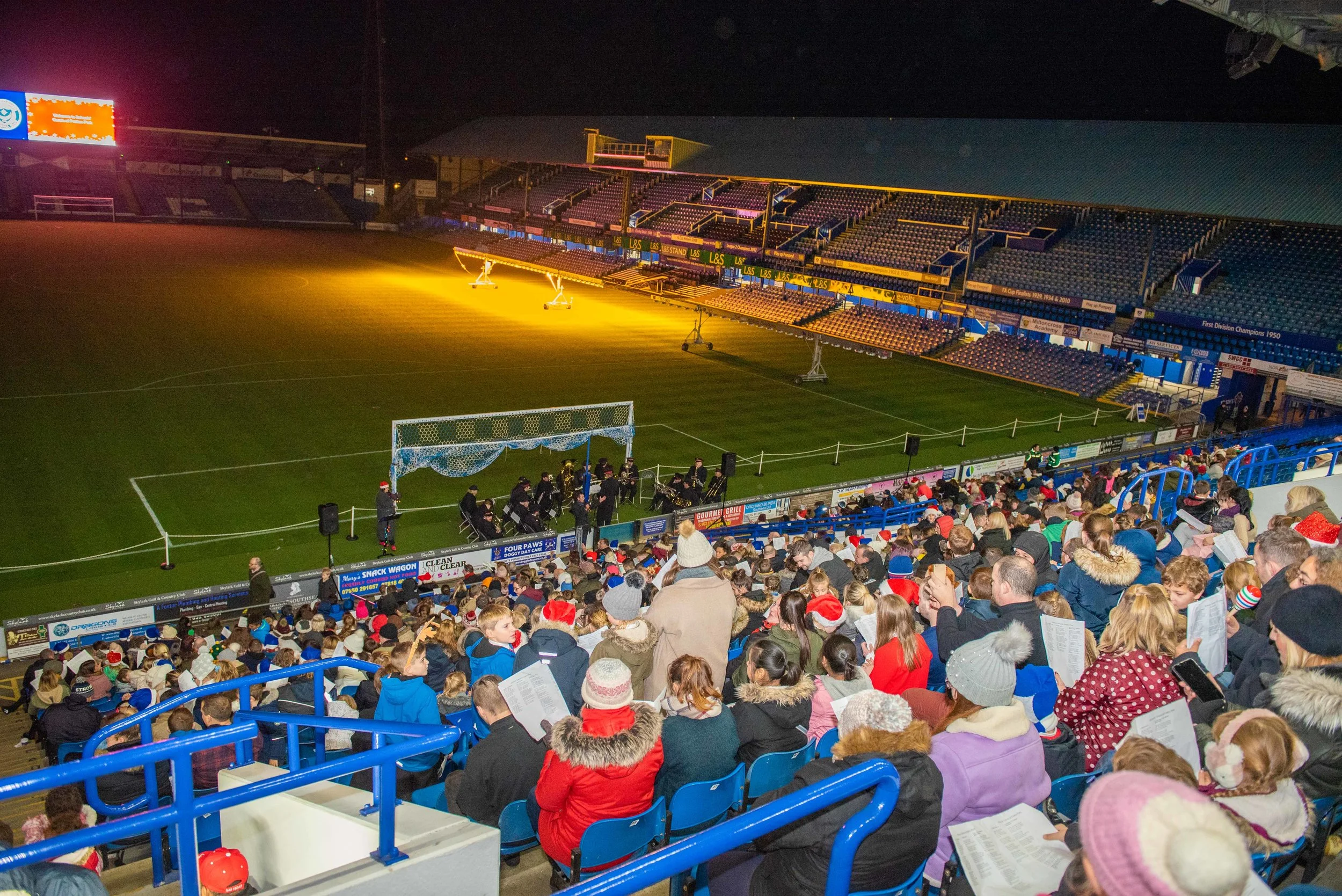 VernonNash_Schools Carols at Fratton Park_048.jpg