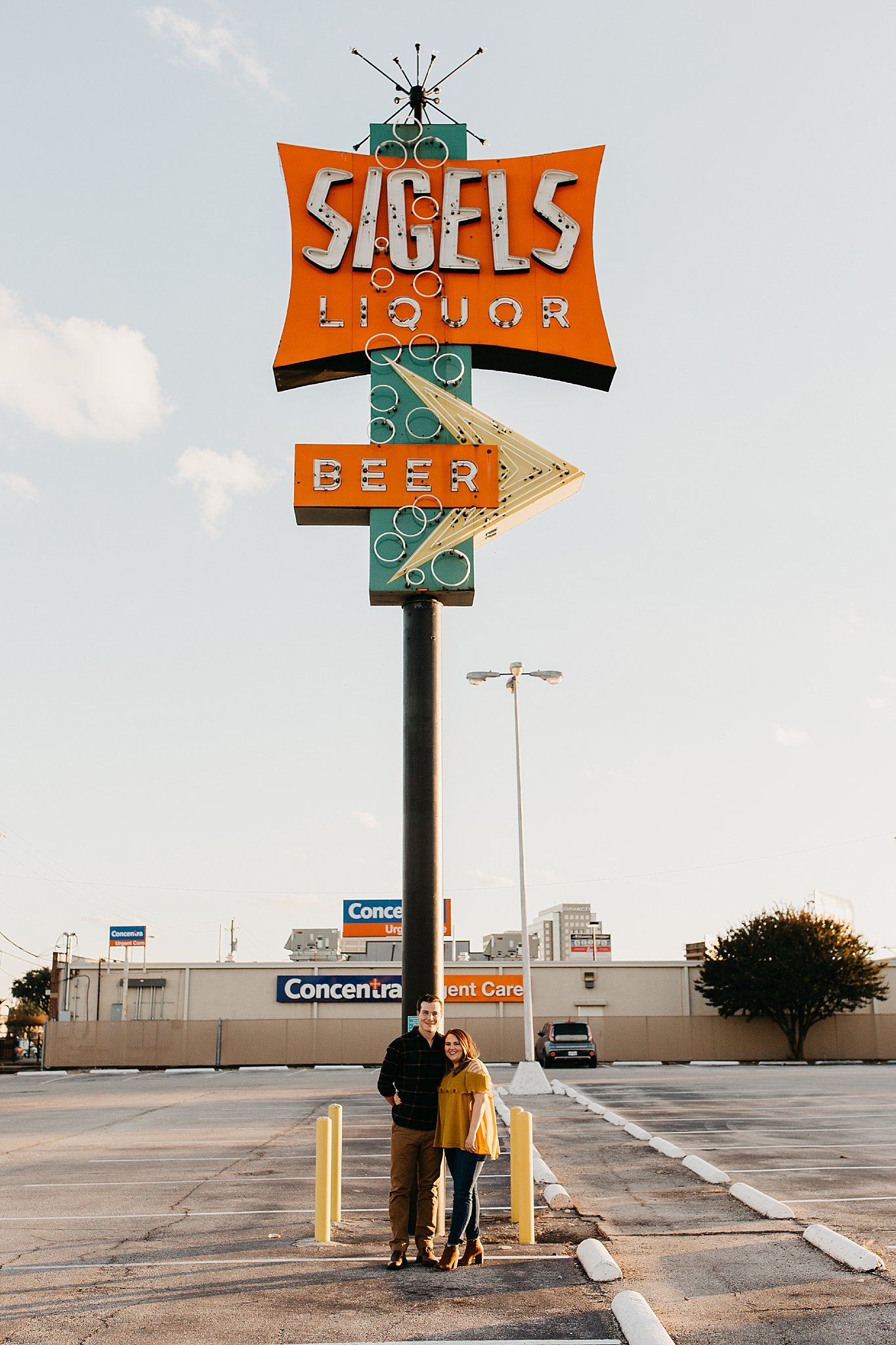 Wilderlove Co_Dallas Texas_Deep Ellum_Brewery_Unique Engagement Photography_0015.jpg