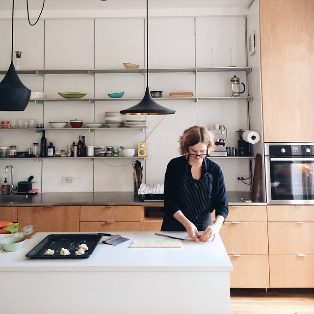 Today's the last day for @johannakindvall's #FIKA cookbook giveaway! Please leave a comment on the blog for your chance to win - and admire her gorgeous kitchen in the process. Good luck! 😍