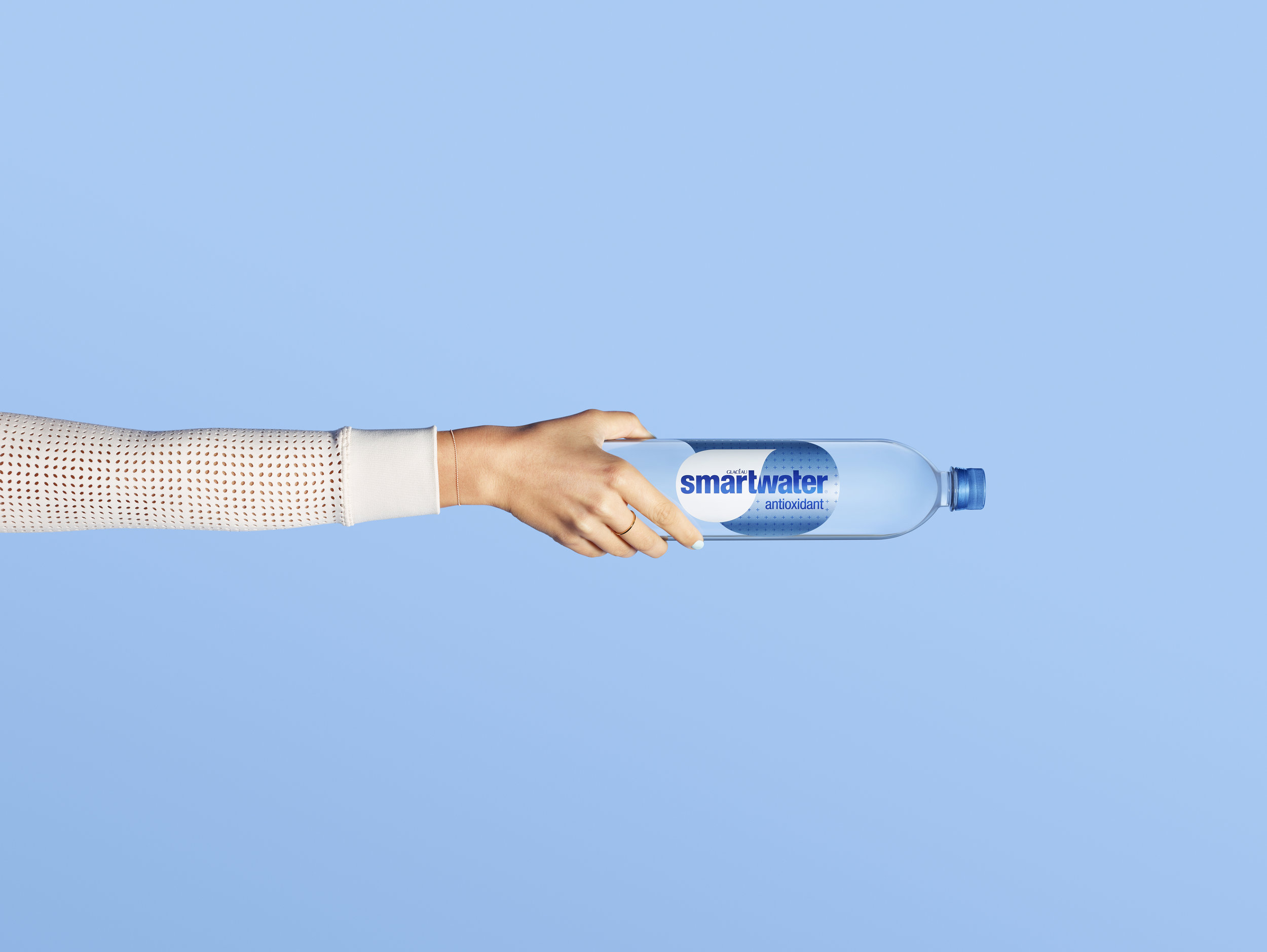 20180924_WL_Smartwater_Antioxidant_KO-0P_Shot2_Right_Horizontal_001.jpg