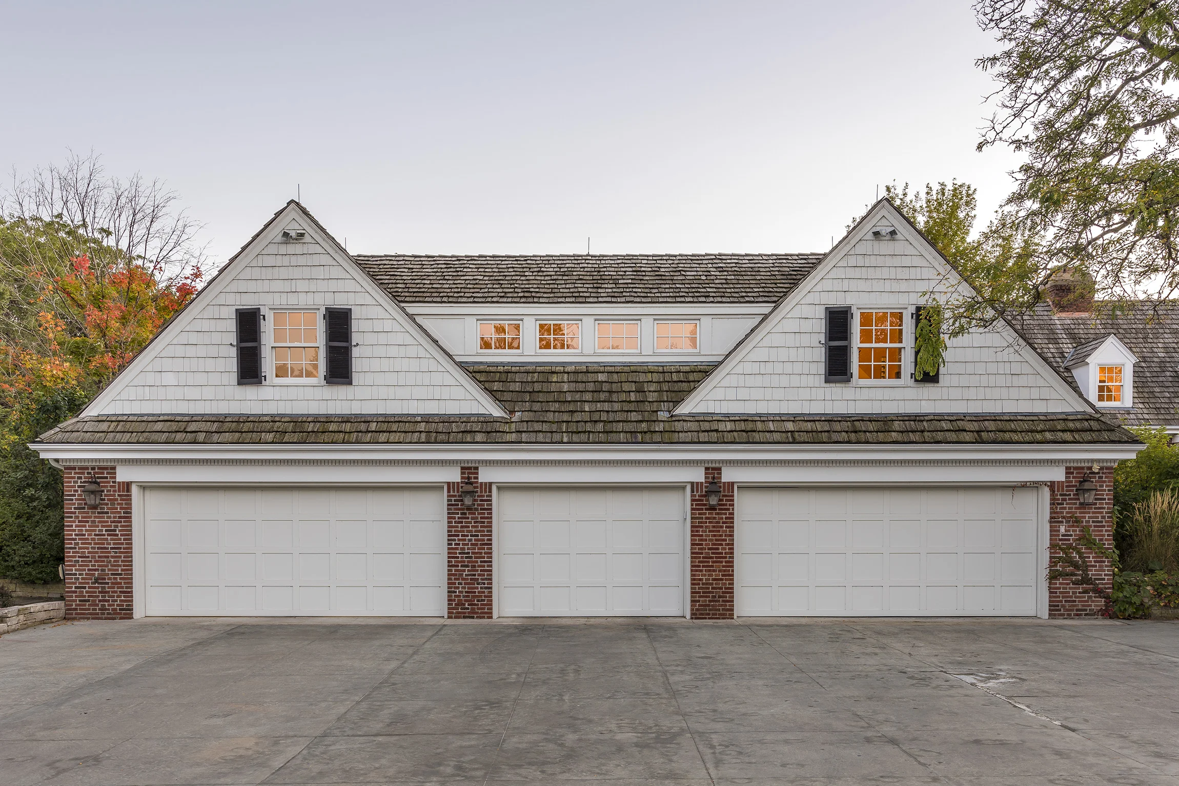 LLake-Exterior-Garage-Large.jpg