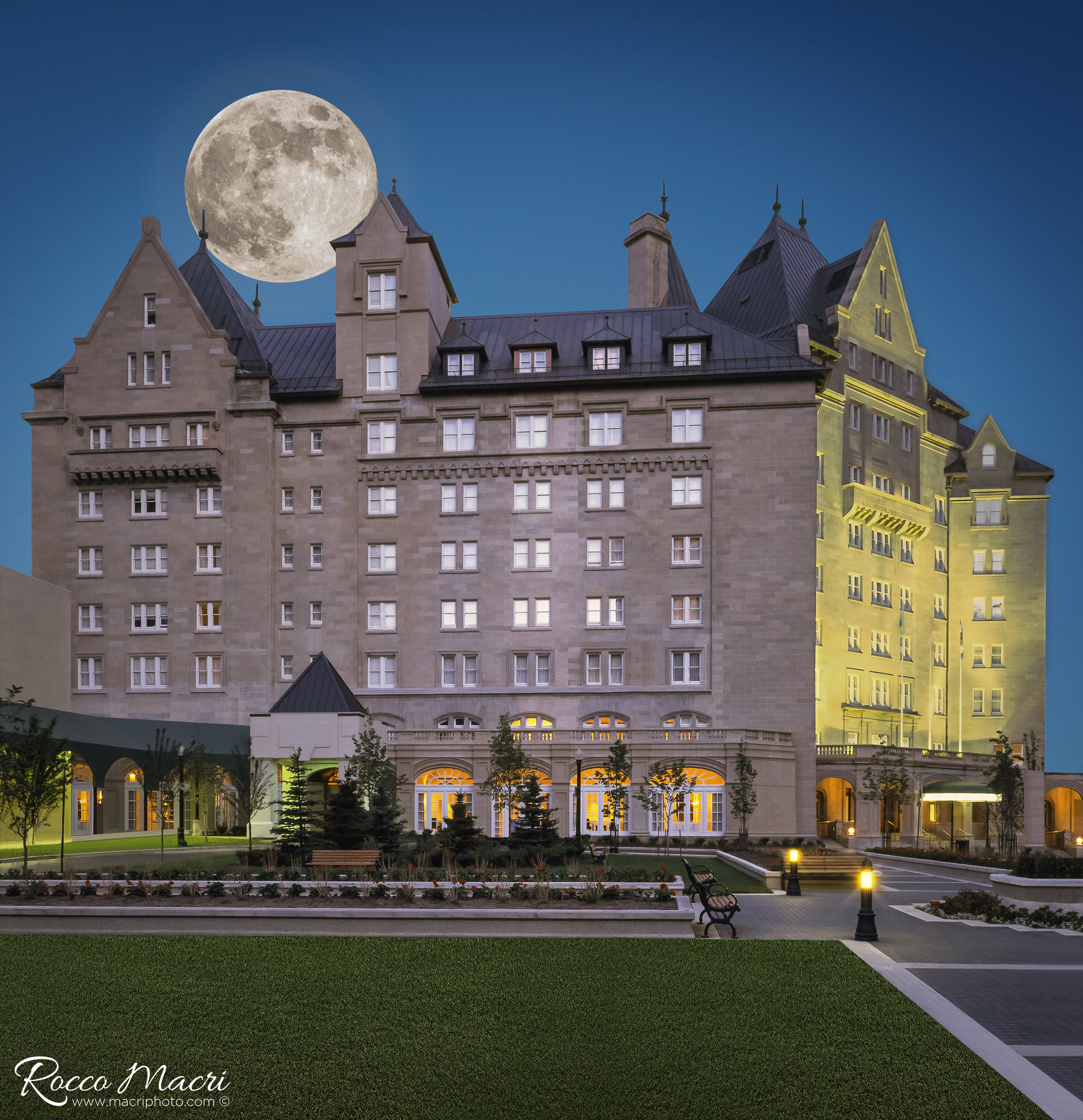Hotel MacDonald-super moon-Global News©.jpg