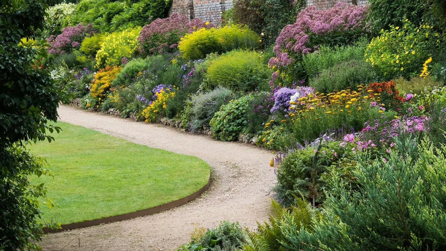 Layered Planting in the Waterperry Herbaceous Border. Image: Chris Denning/ Verve Garden Design.