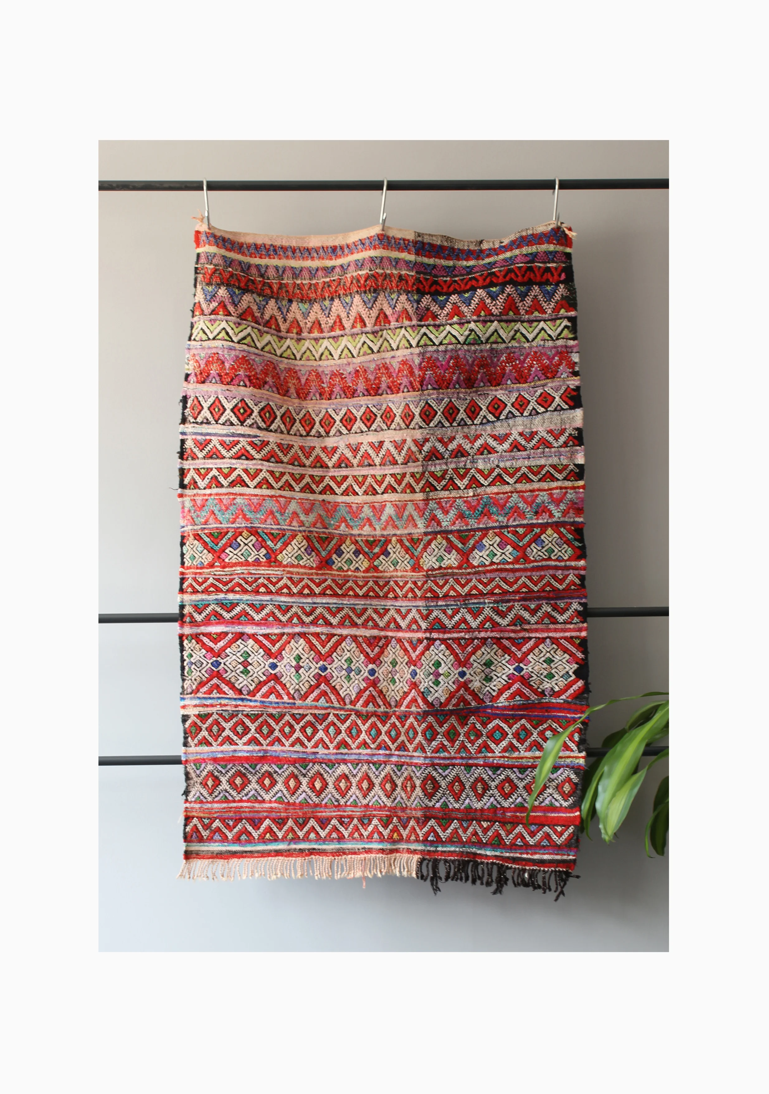 MOROCCAN VINTAGE RUG 053.jpg