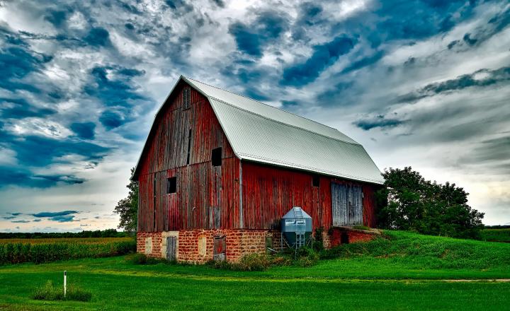 old_barn_px_full_width.jpg