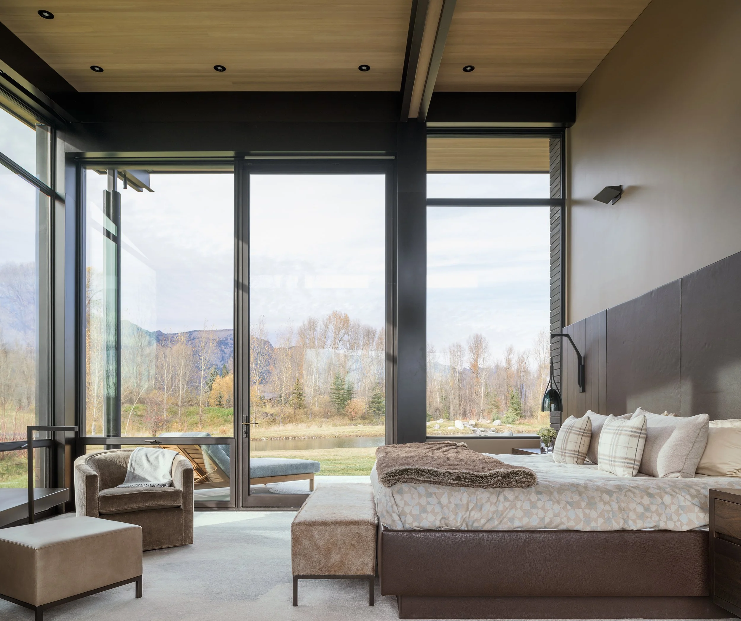 EK_Reedy_ChaChe_Residence_Interior_Primary_Bedroom_Mountain_Views_Patio_Detail.jpg