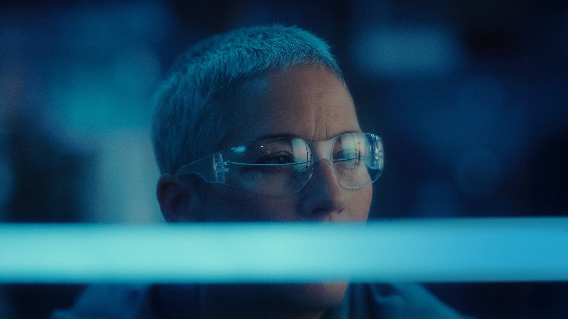 Pour la nouvelle campagne d’Énergir, créée par l’agence Cossette, on a choisi de mettre en scène l’heure bleue, ce moment suspendu juste avant le lever du soleil... un symbole parfait pour illustrer une t