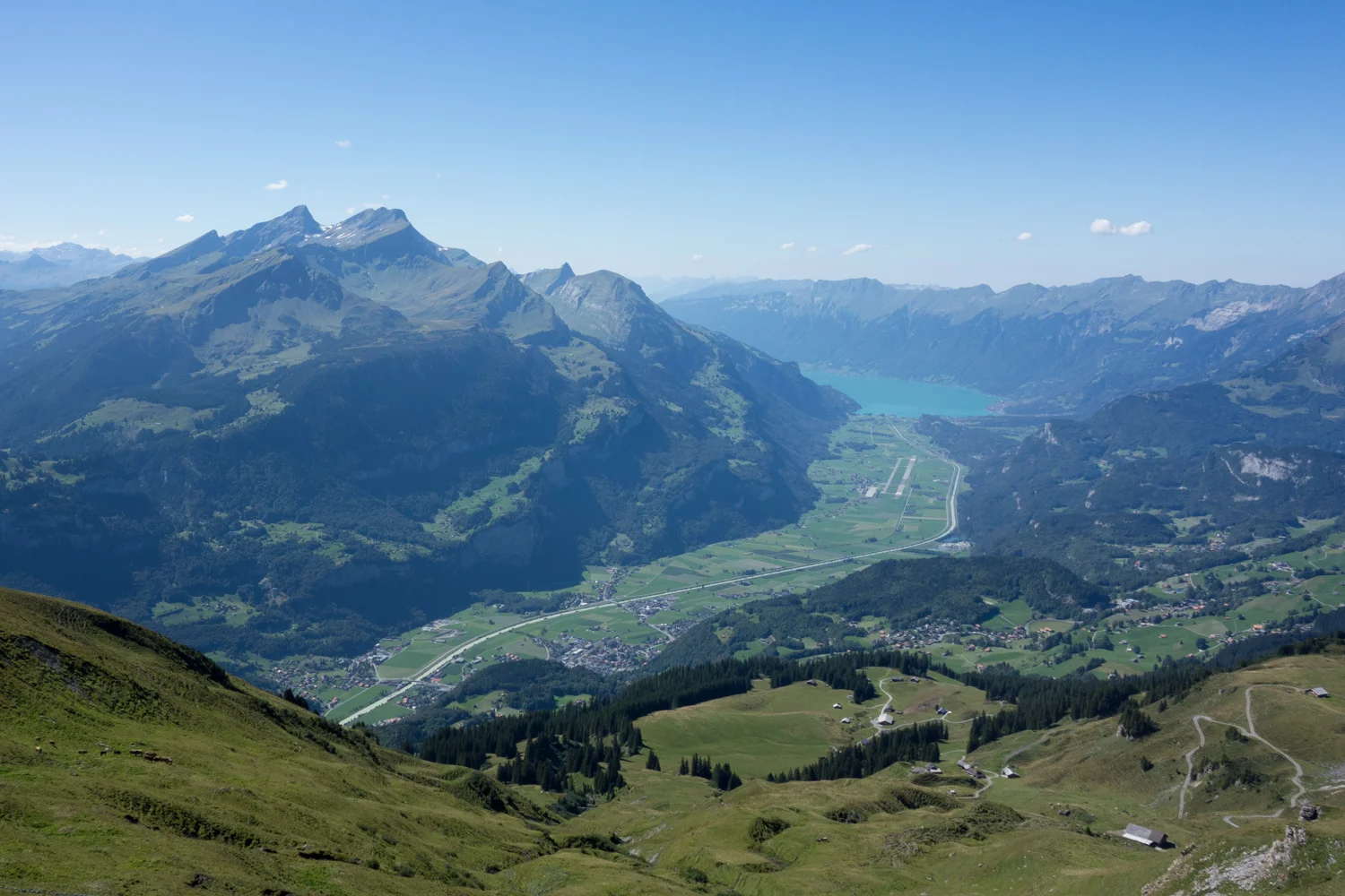 Sicht auf das Haslital und den Brienzersee