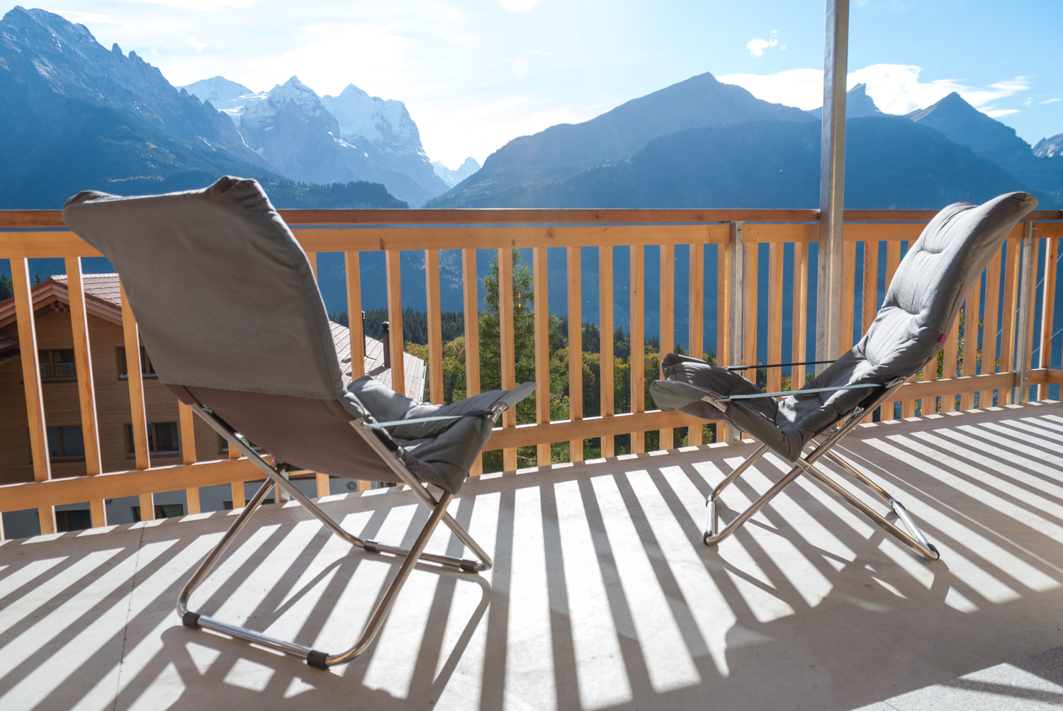 Relax-Sessel auf dem Balkon