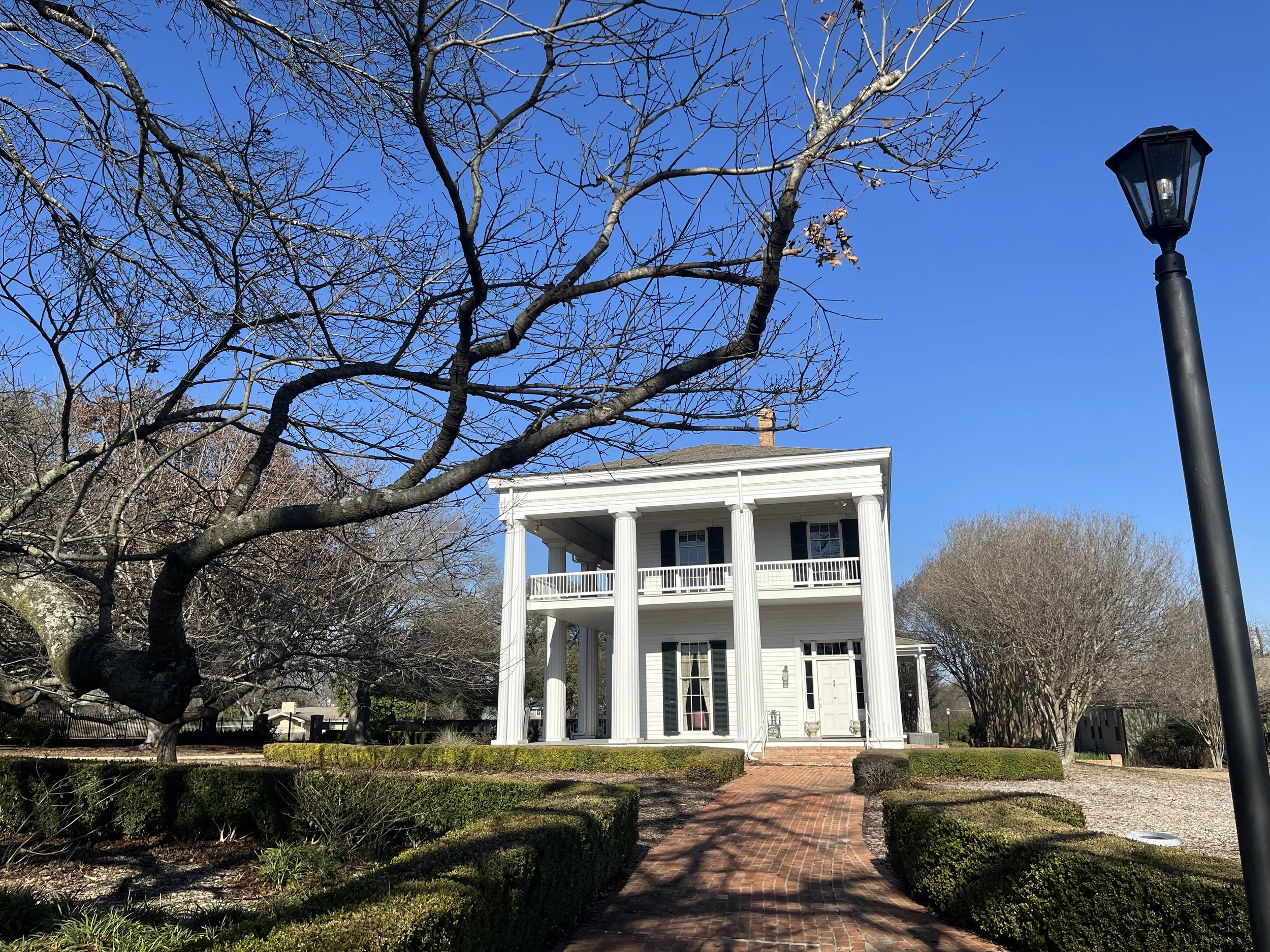 Earle-Harrison House Weddings in Waco Is A Perfect Blend of History and Romance