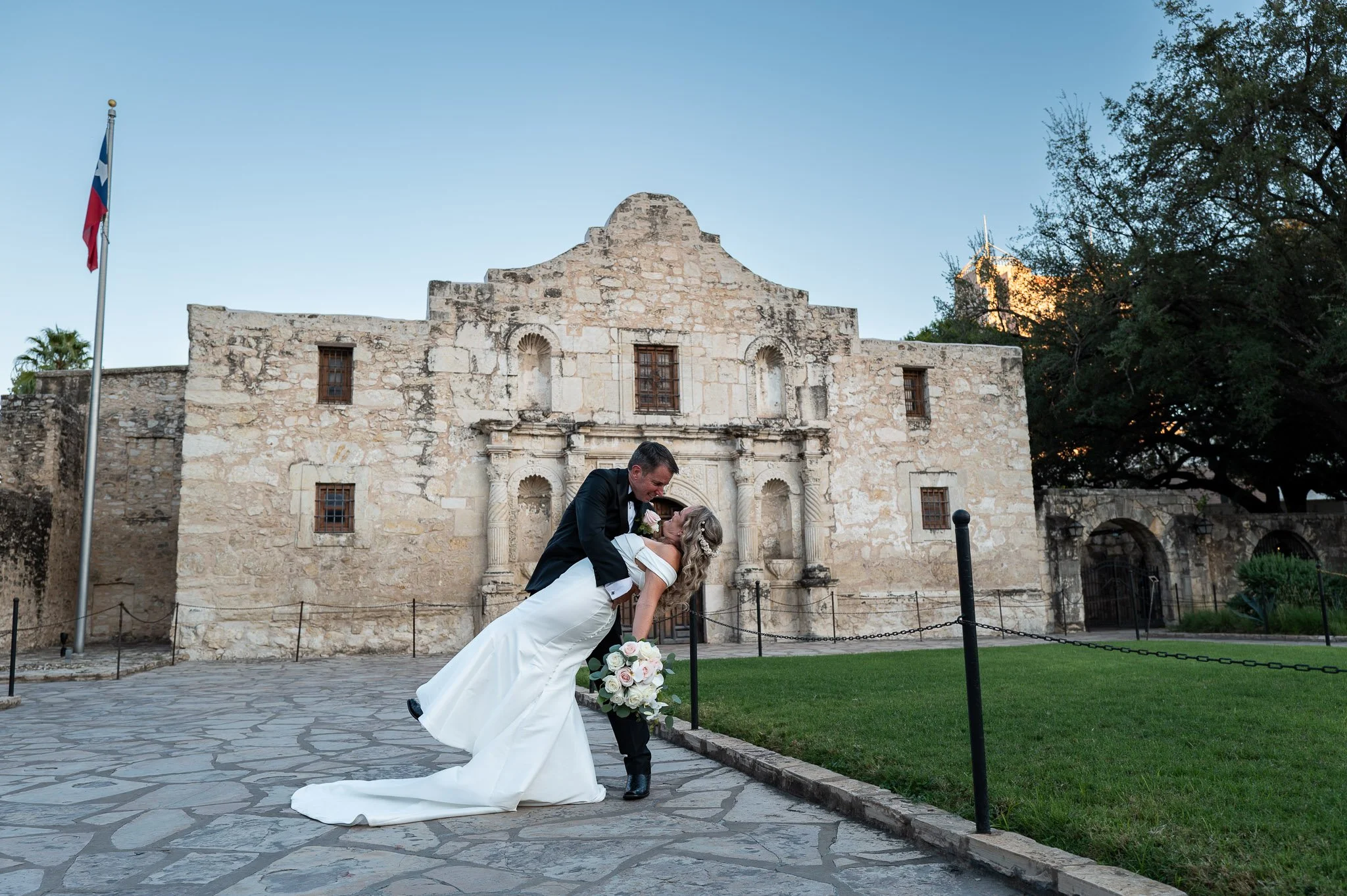 An Alamo Wedding in San Antonio: Lana and Steve